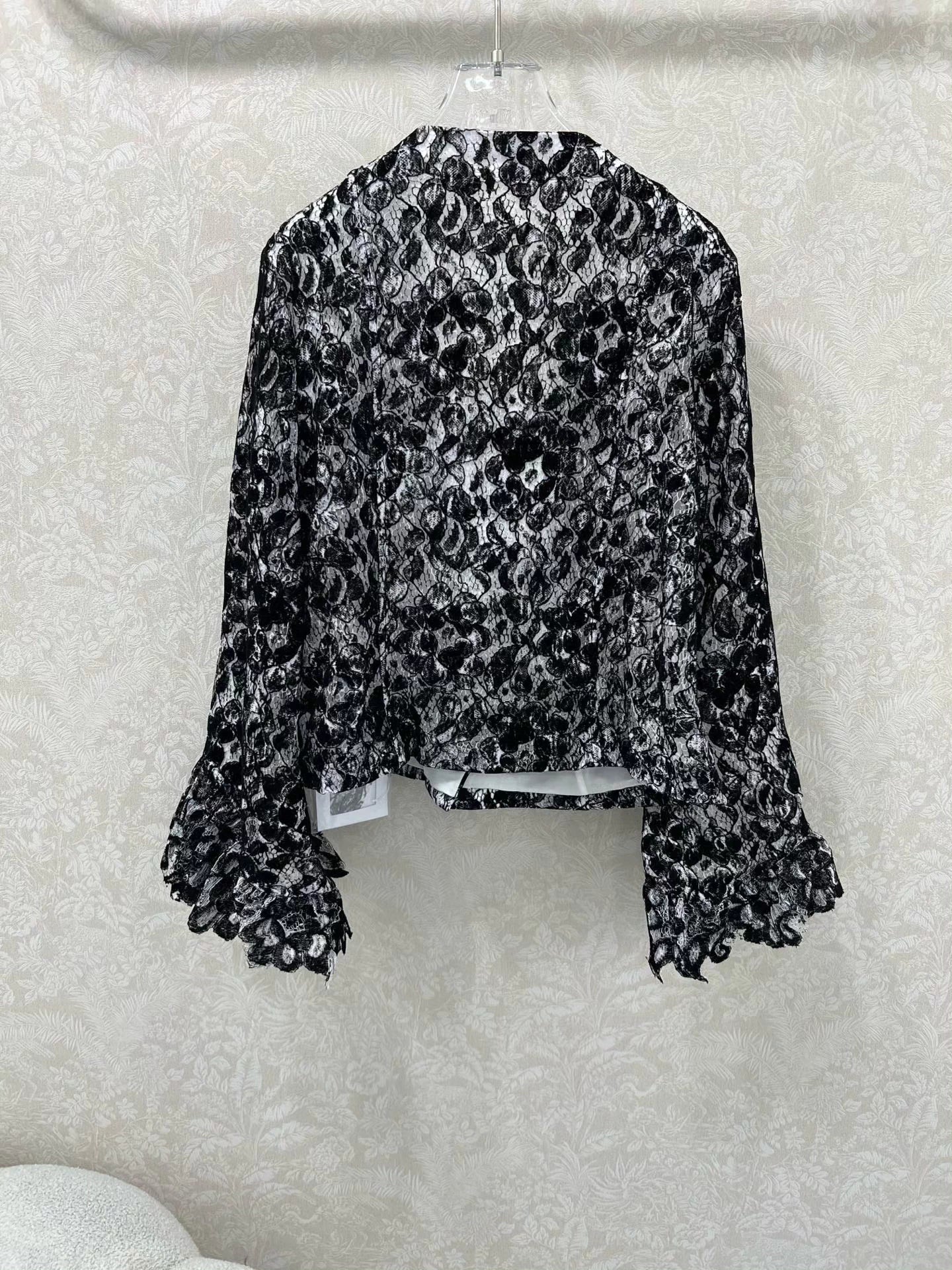 Xiaoxiangfeng lace trumpet long sleeved jacket