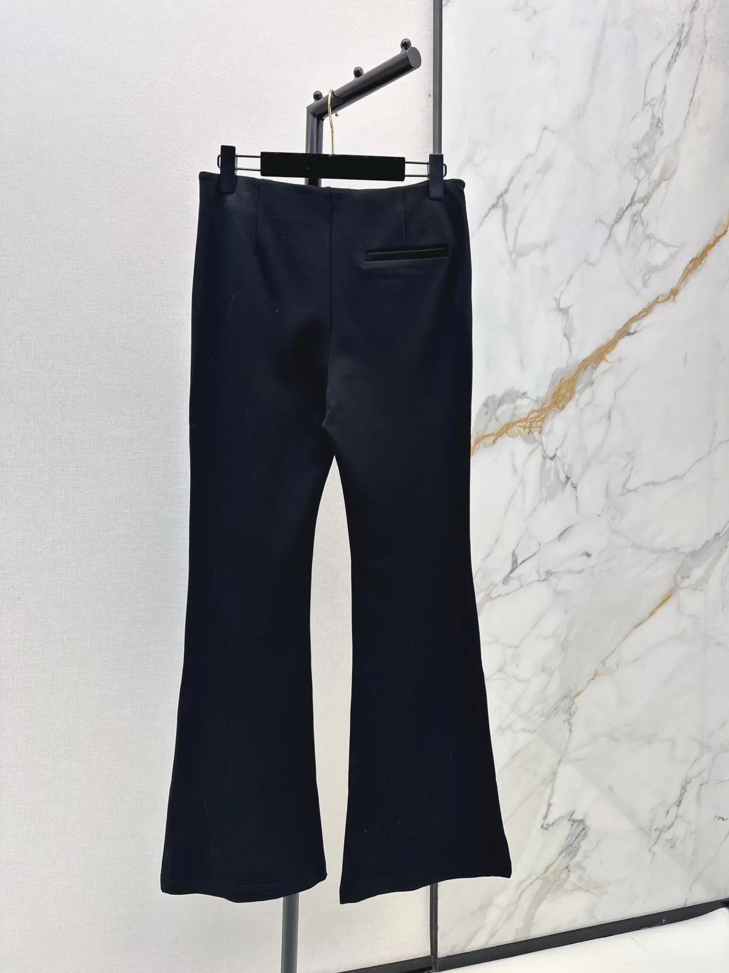 Chain pocket flared trousers