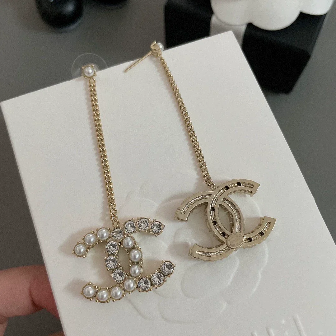 Long chain hanging double C-ear studs