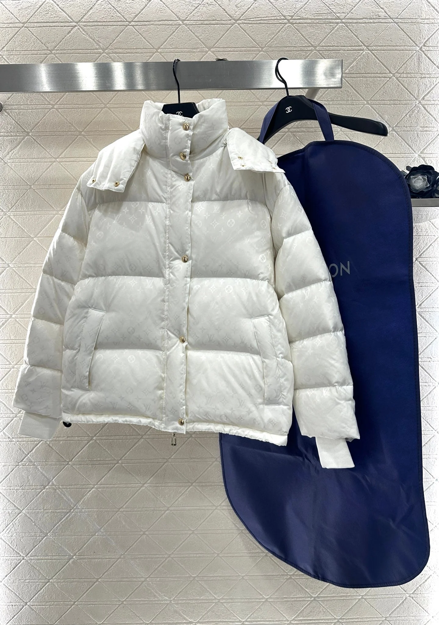 Detachable hooded jacquard down jacket