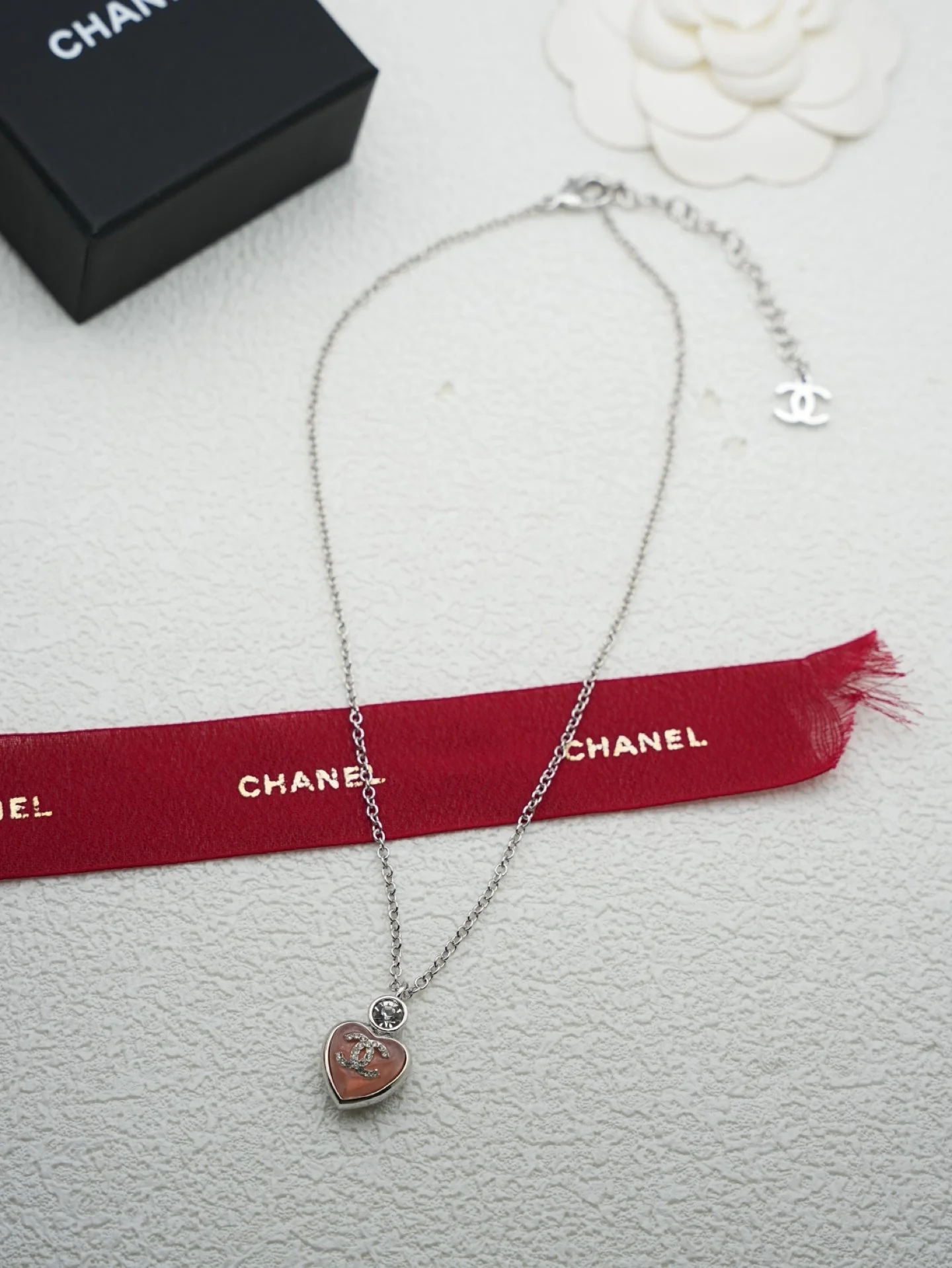 25 new silver round diamond resin heart necklace