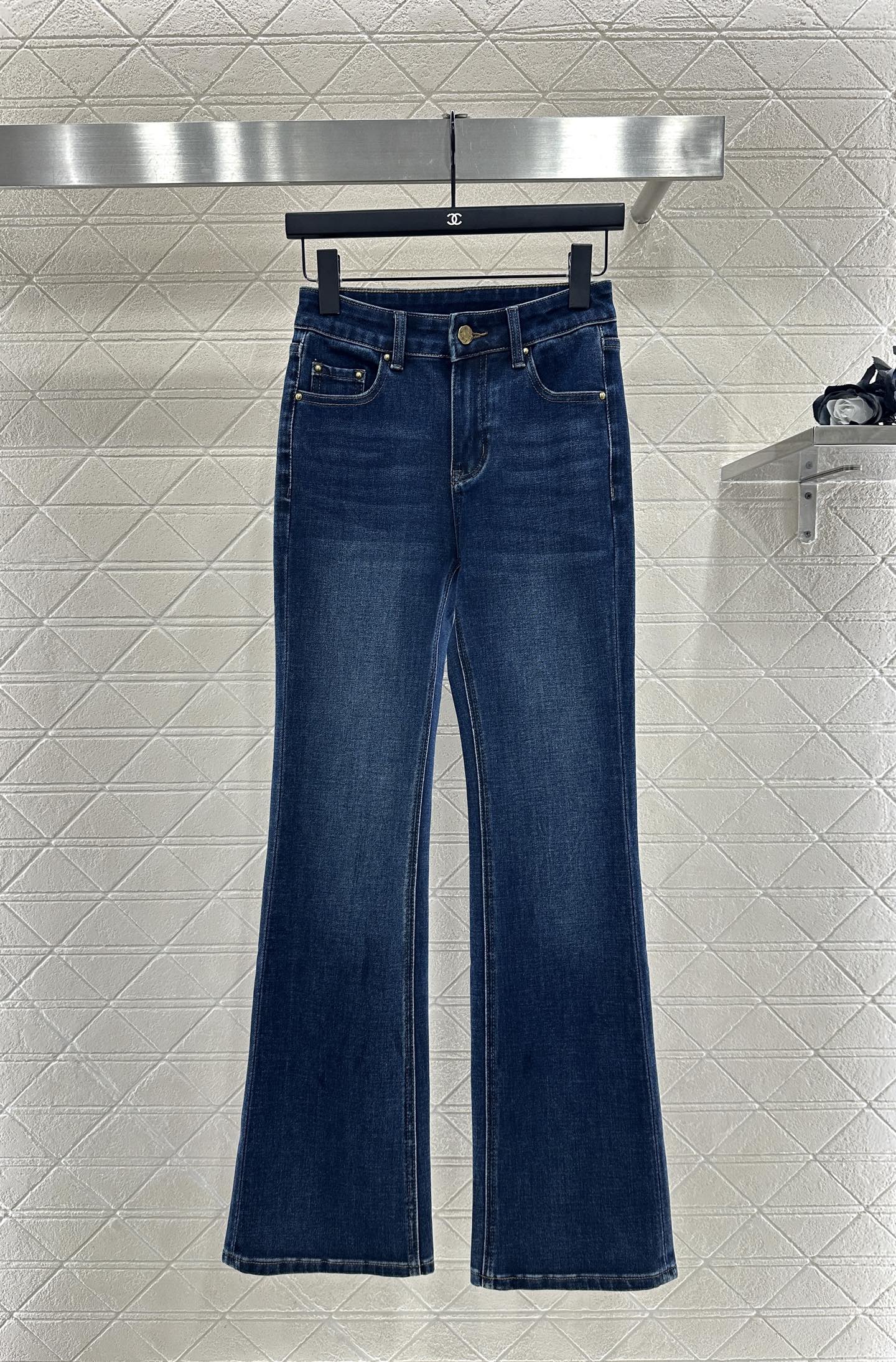 Leather label denim micro flared pants