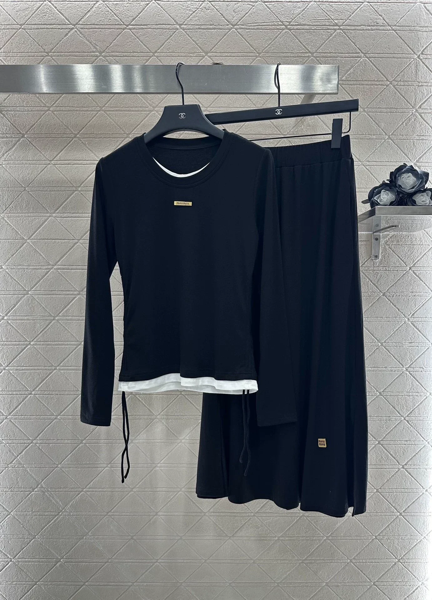 25 Fake two round neck long sleeved+half skirt set