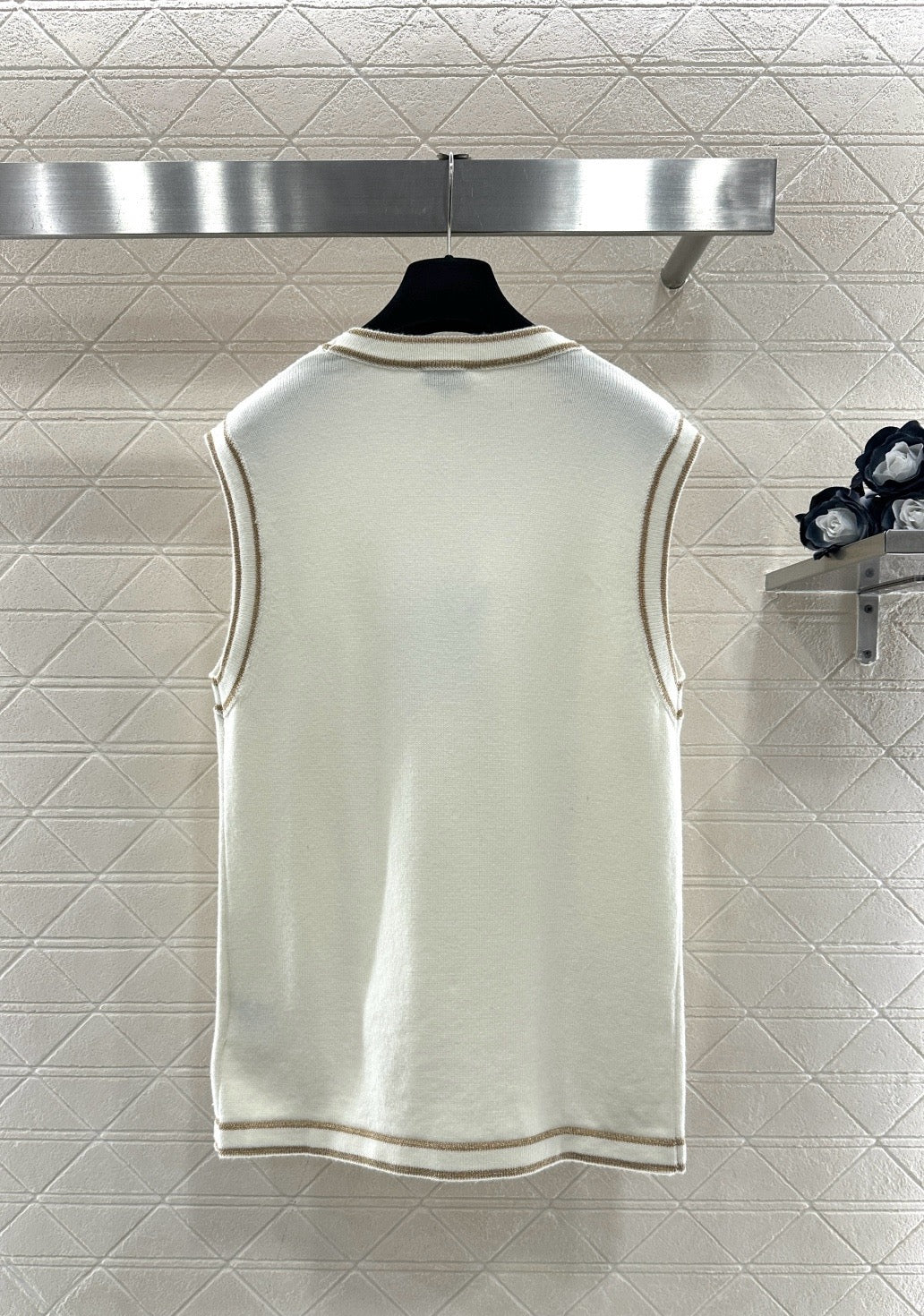 Knitted cashmere vest