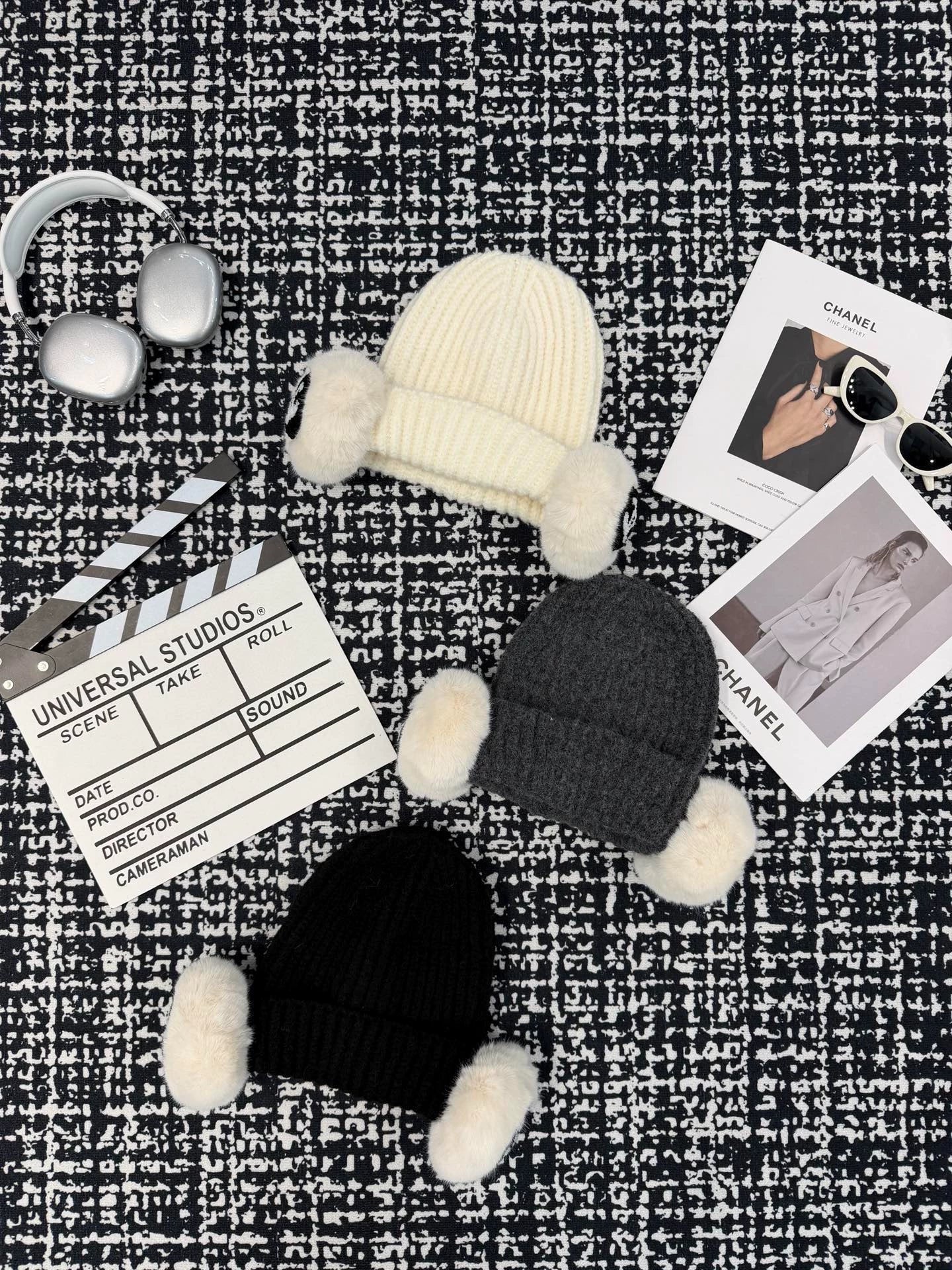 Earbag connected wool hat