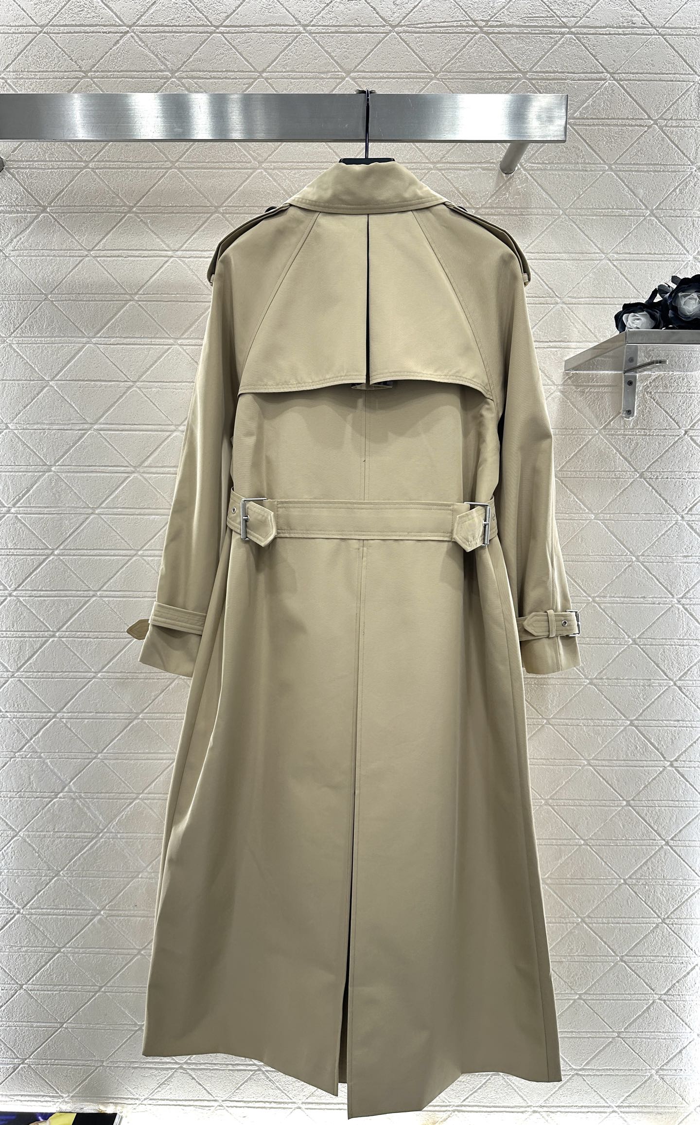 Long trench coat with large lapel
