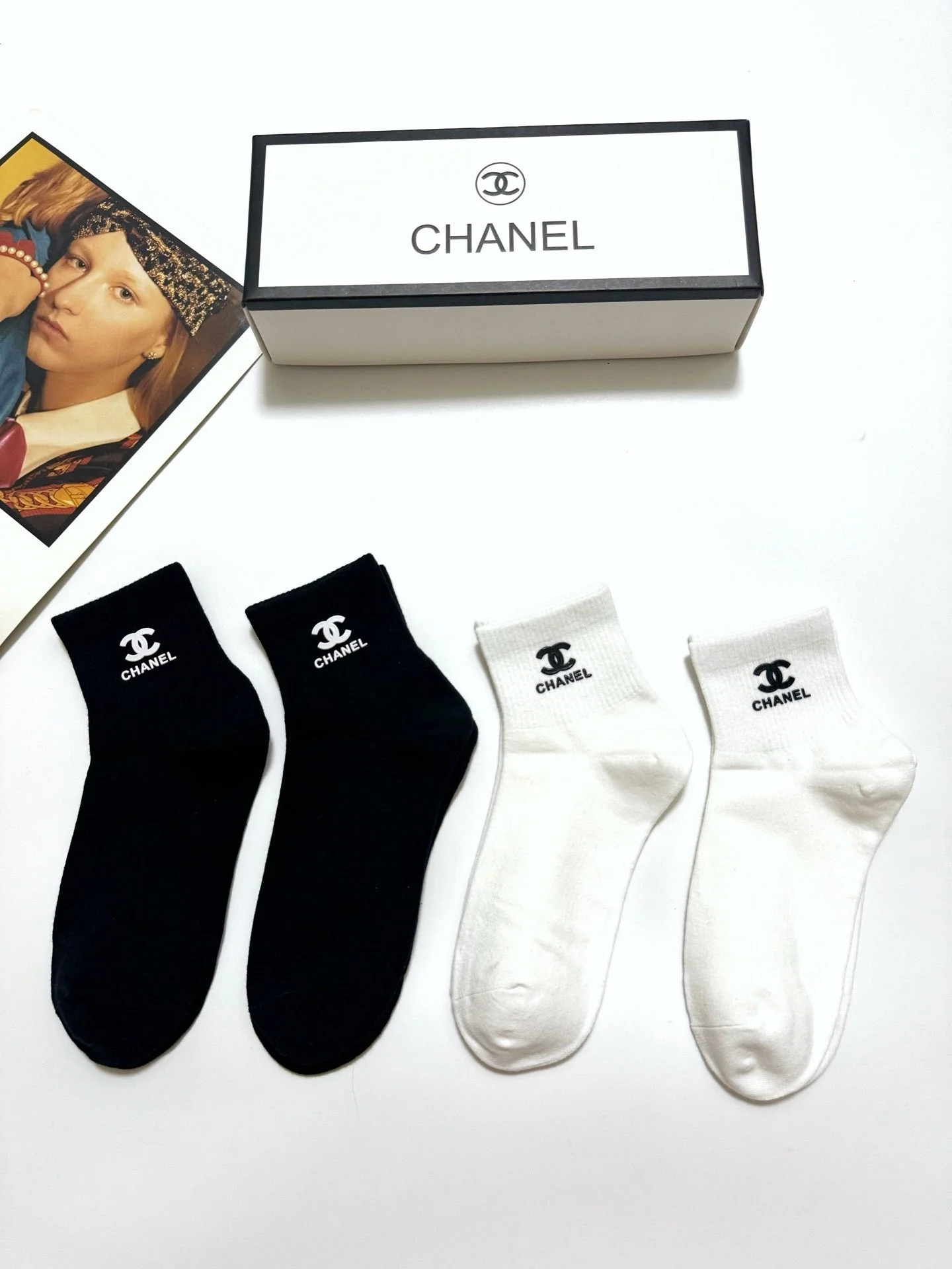 Classic letter logo solid color socks