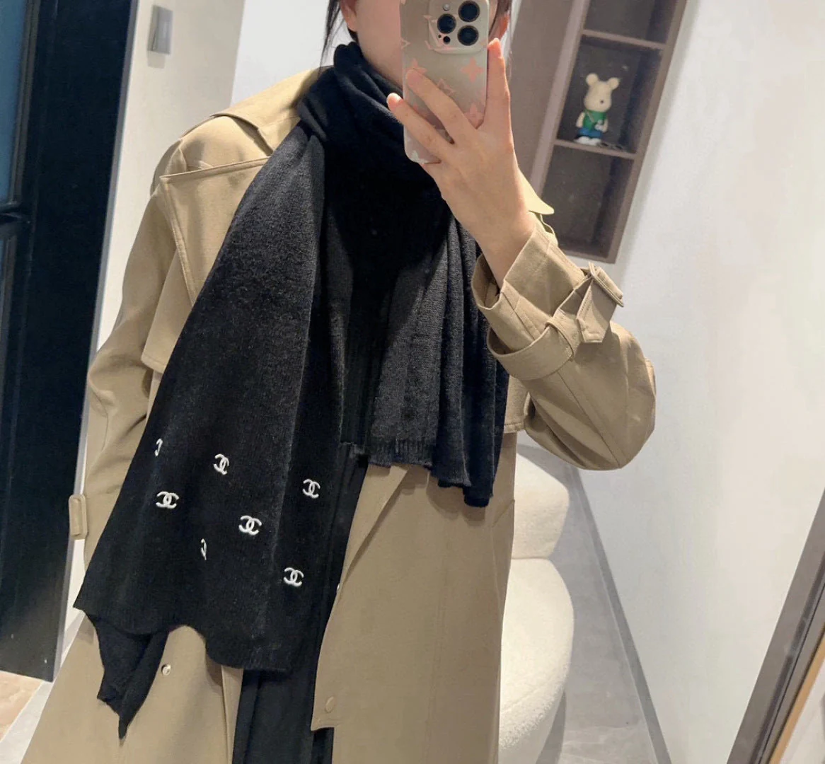 25 new embroidered cashmere knitted scarf