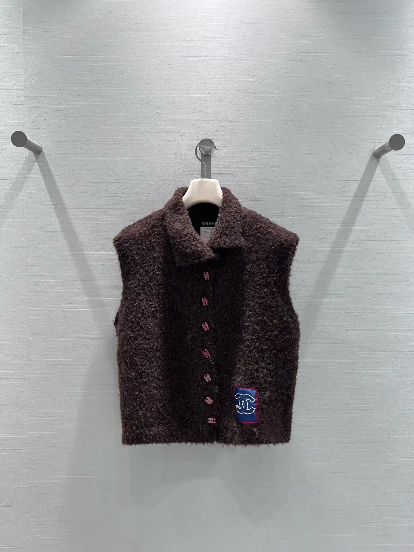 Double C-button vest