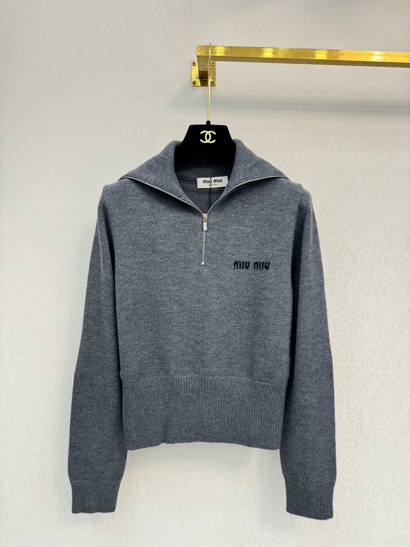 Half zipper knitted sweater