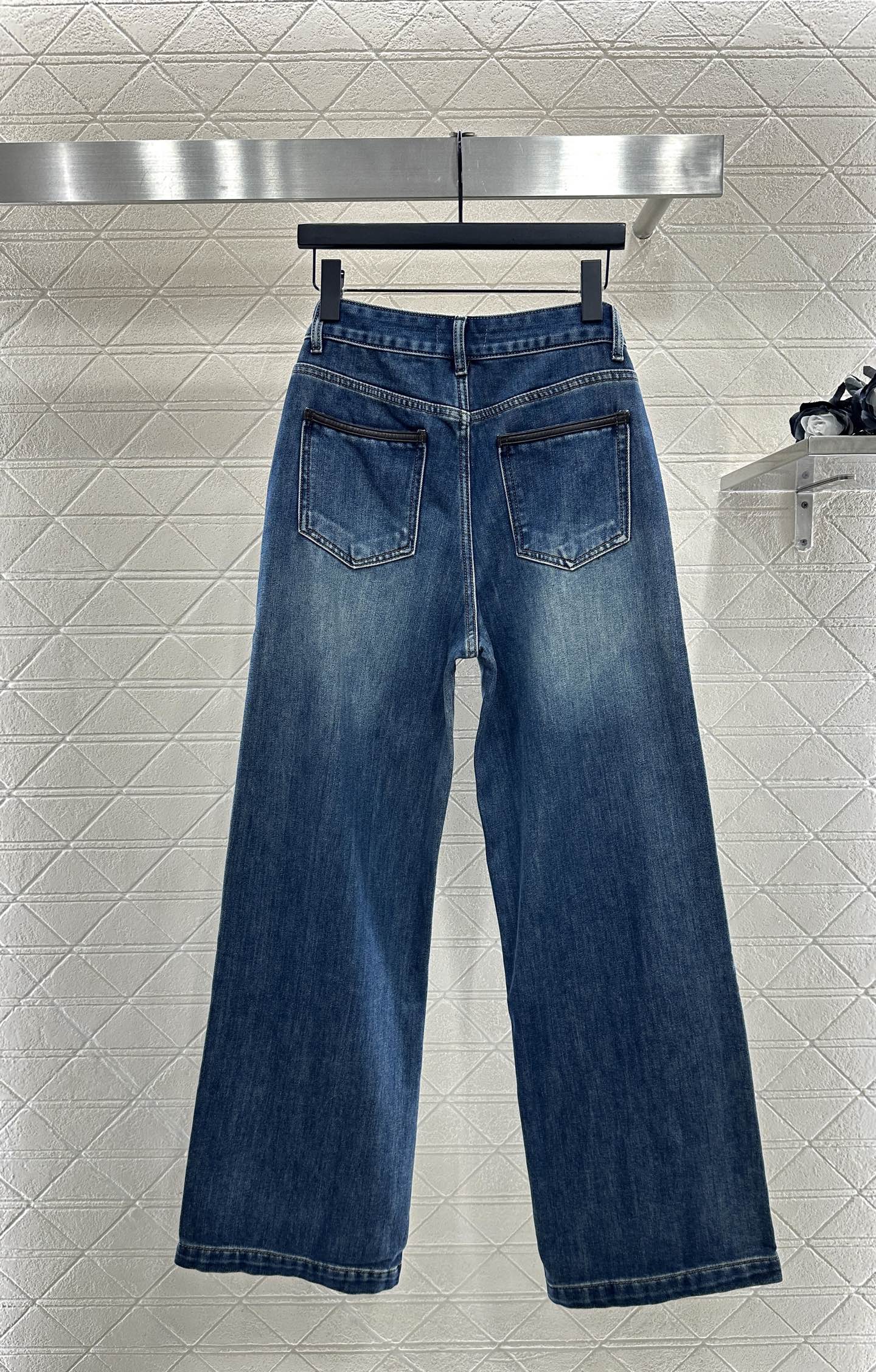 Diamond-patterned logo pocket jeans