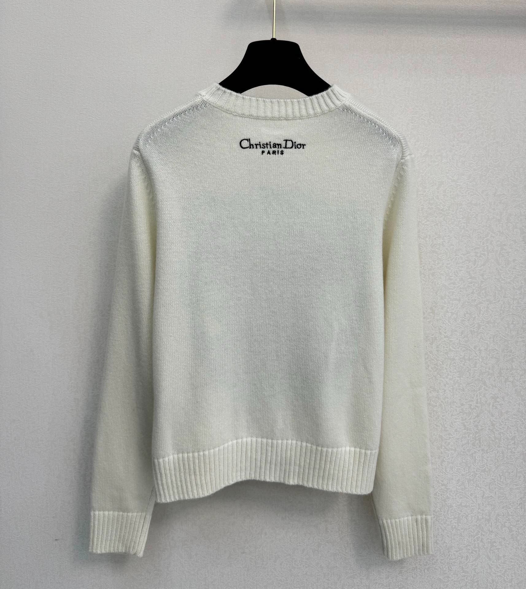 Velvet knitted sweater