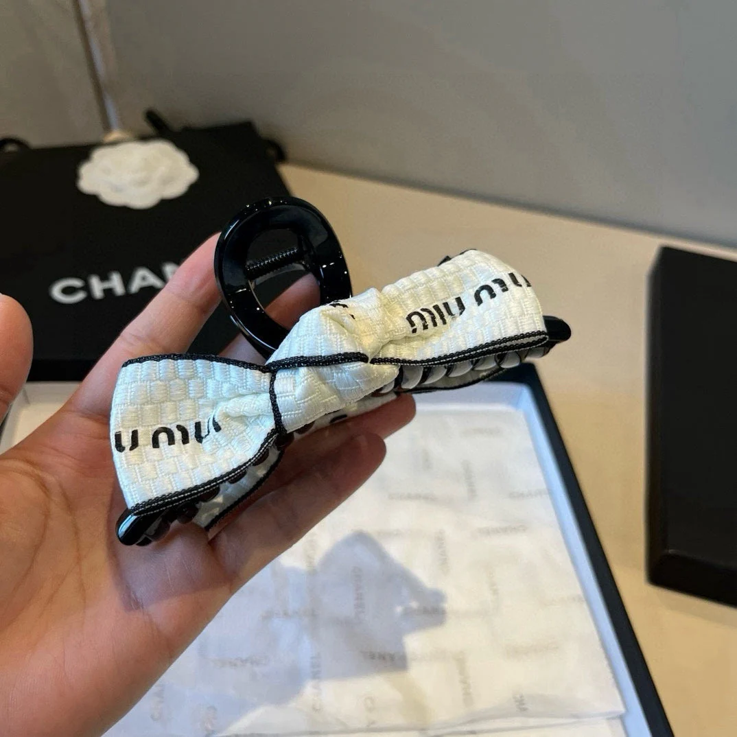 Knot decoration hair clip