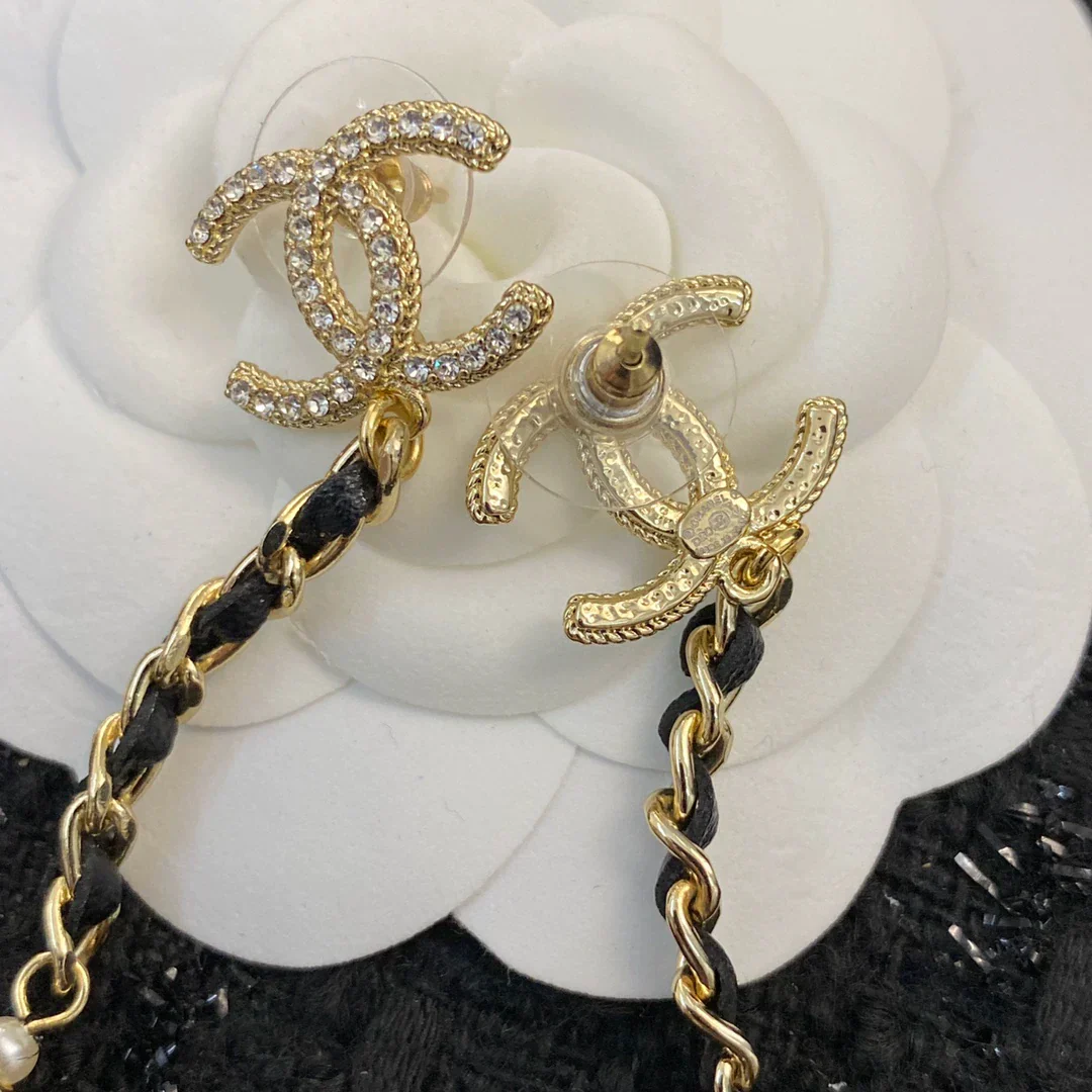 Double C pearl chain earrings