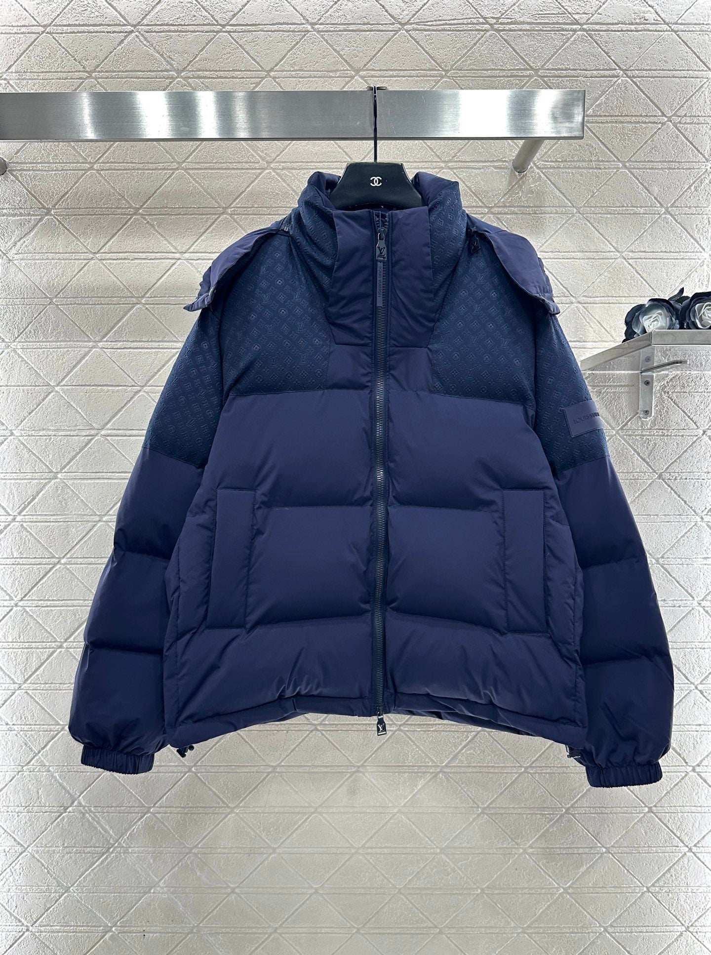 Detachable hooded jacquard down jacket