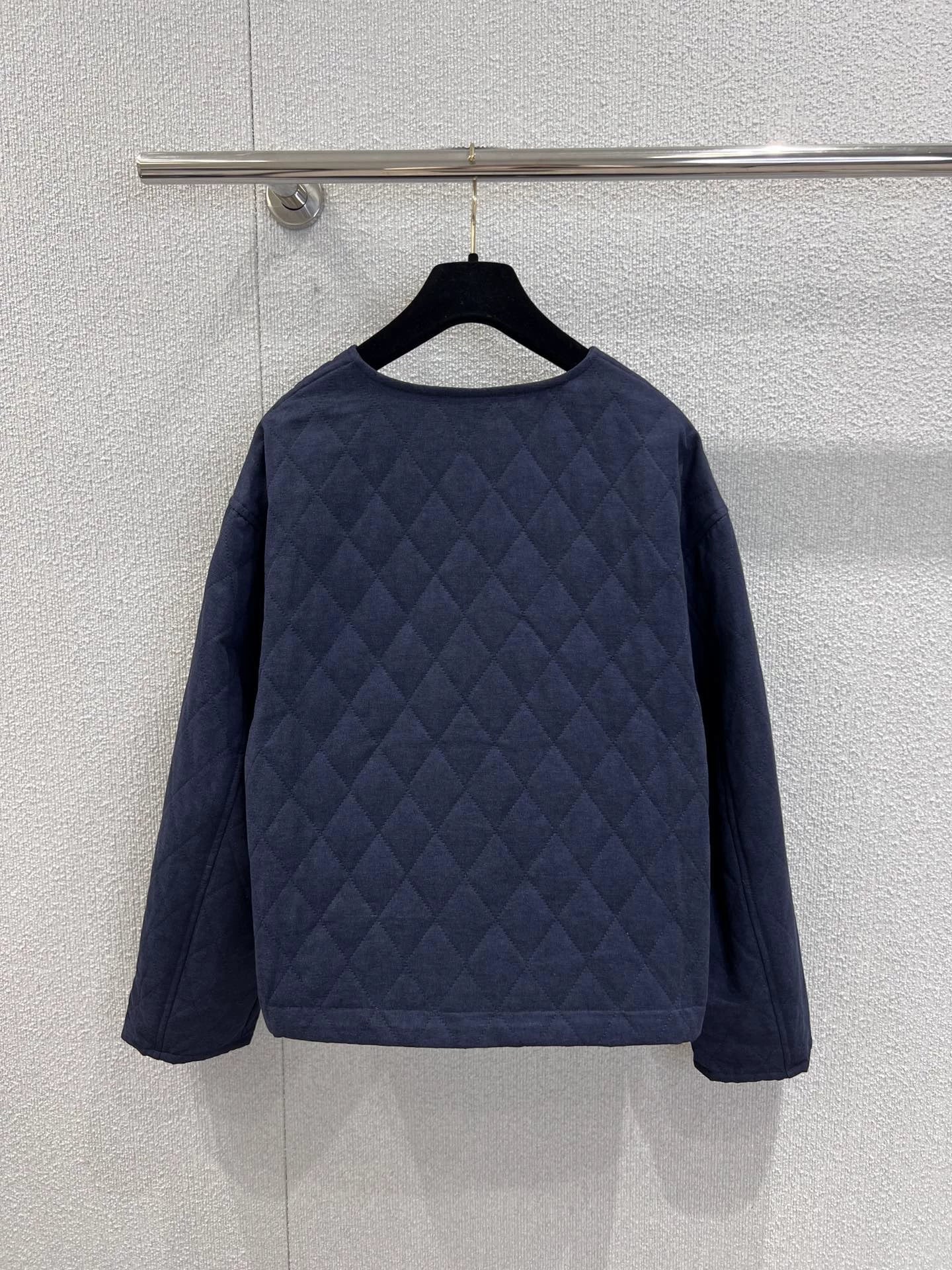 Diamond-patterned cropped denim jacket