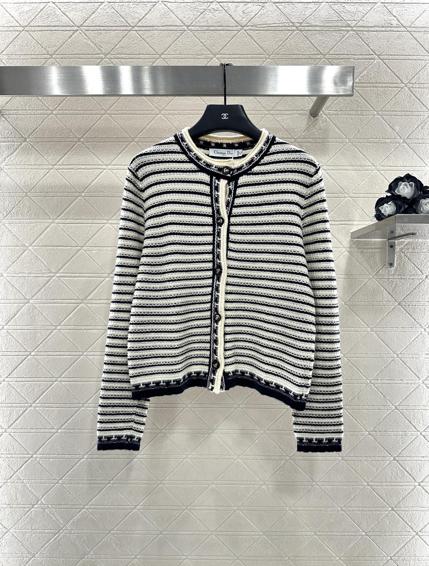 Round neck knitted striped cardigan