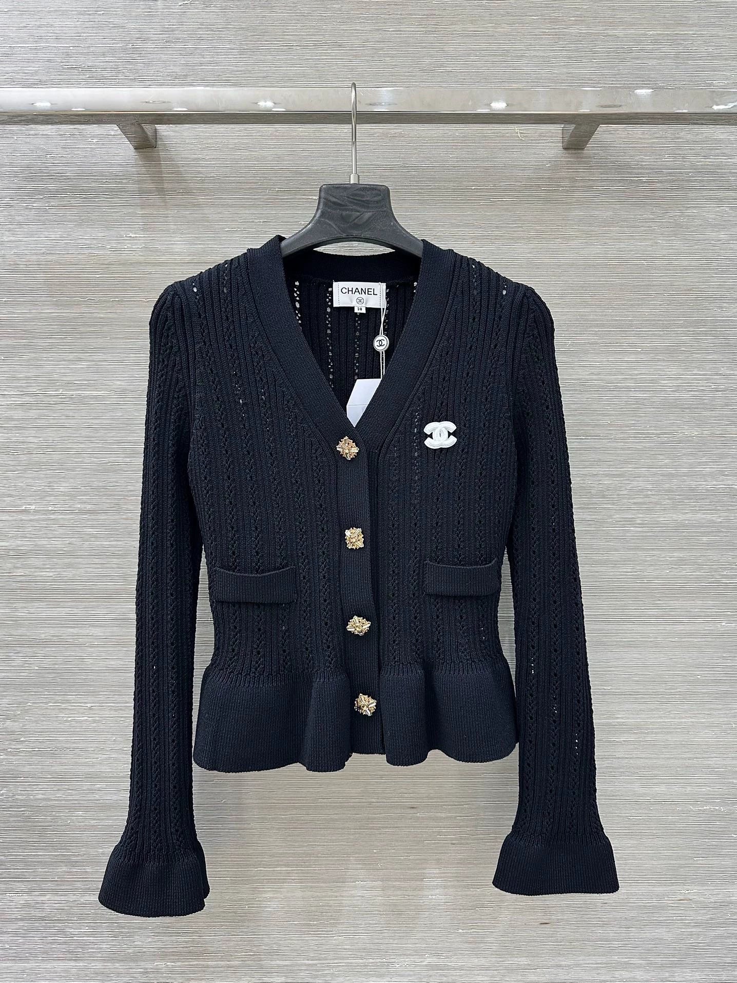 Lace design waist cinching long sleeved top