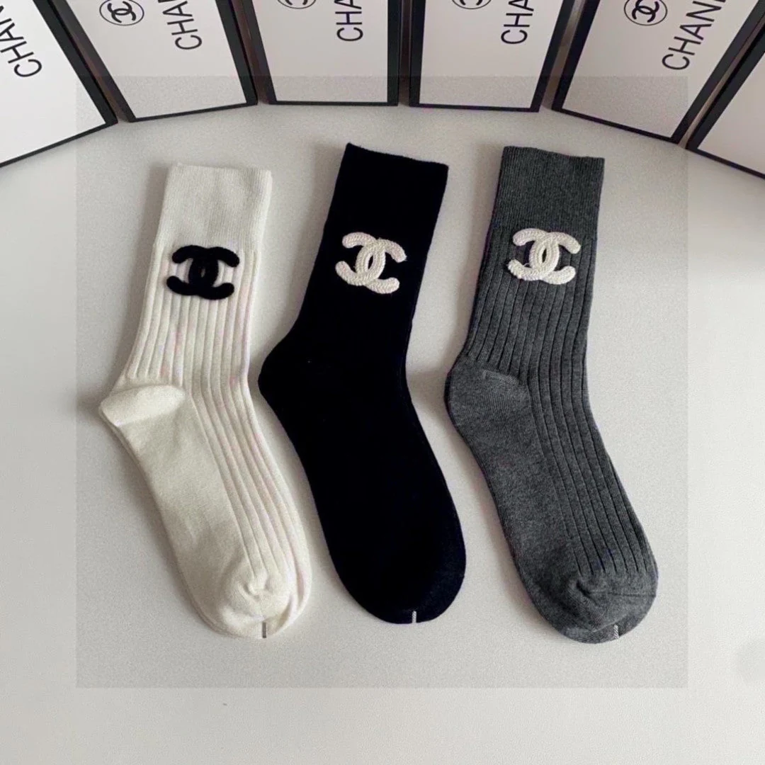 New classic mid-length socks
