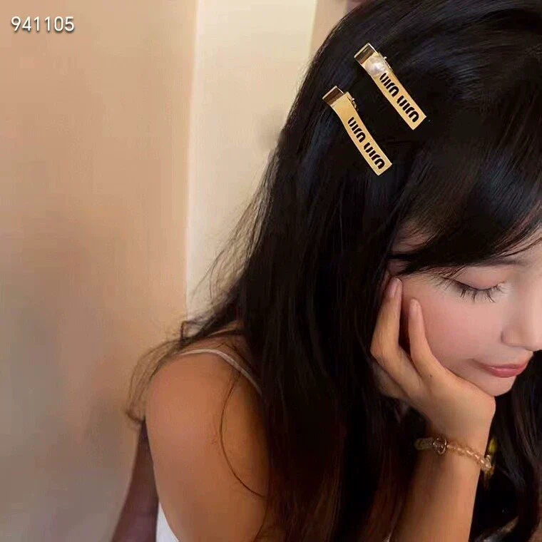 One character pearl letter hair clip