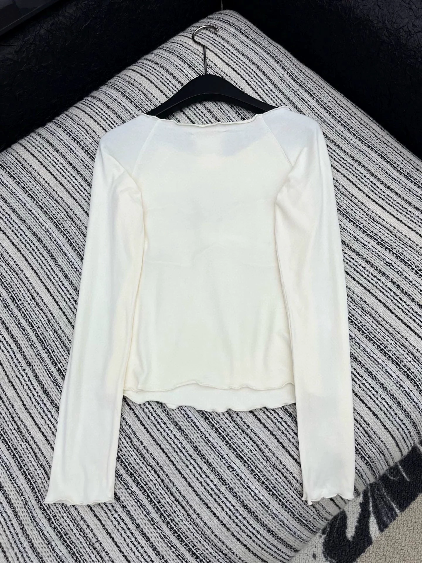 Pearl decoration versatile base shirt