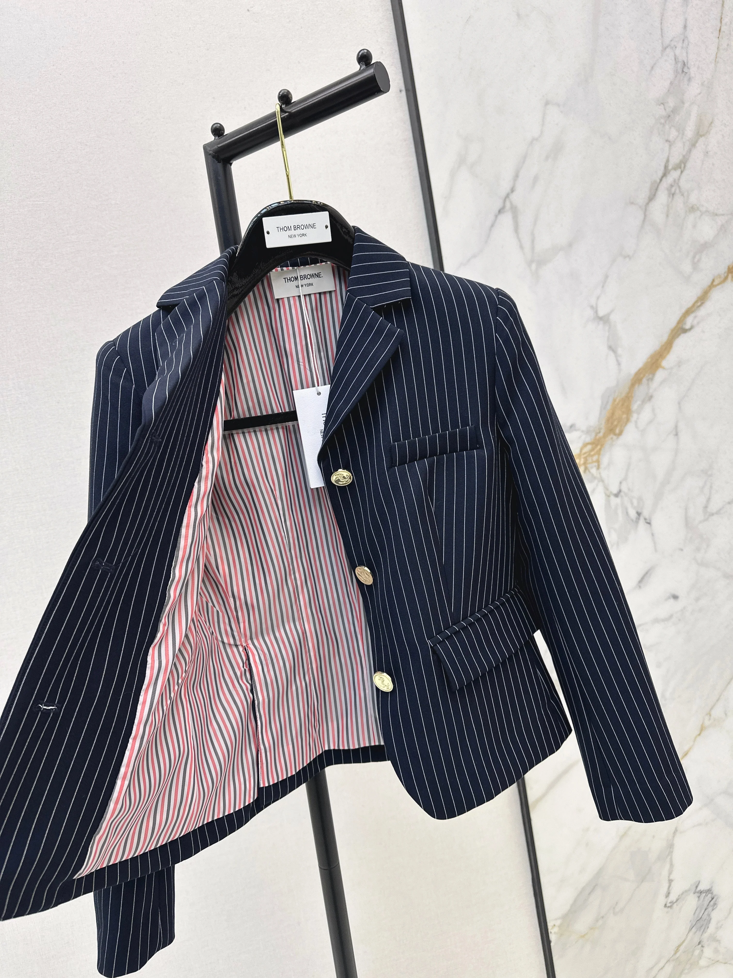 Silhouette double breasted suit jacket
