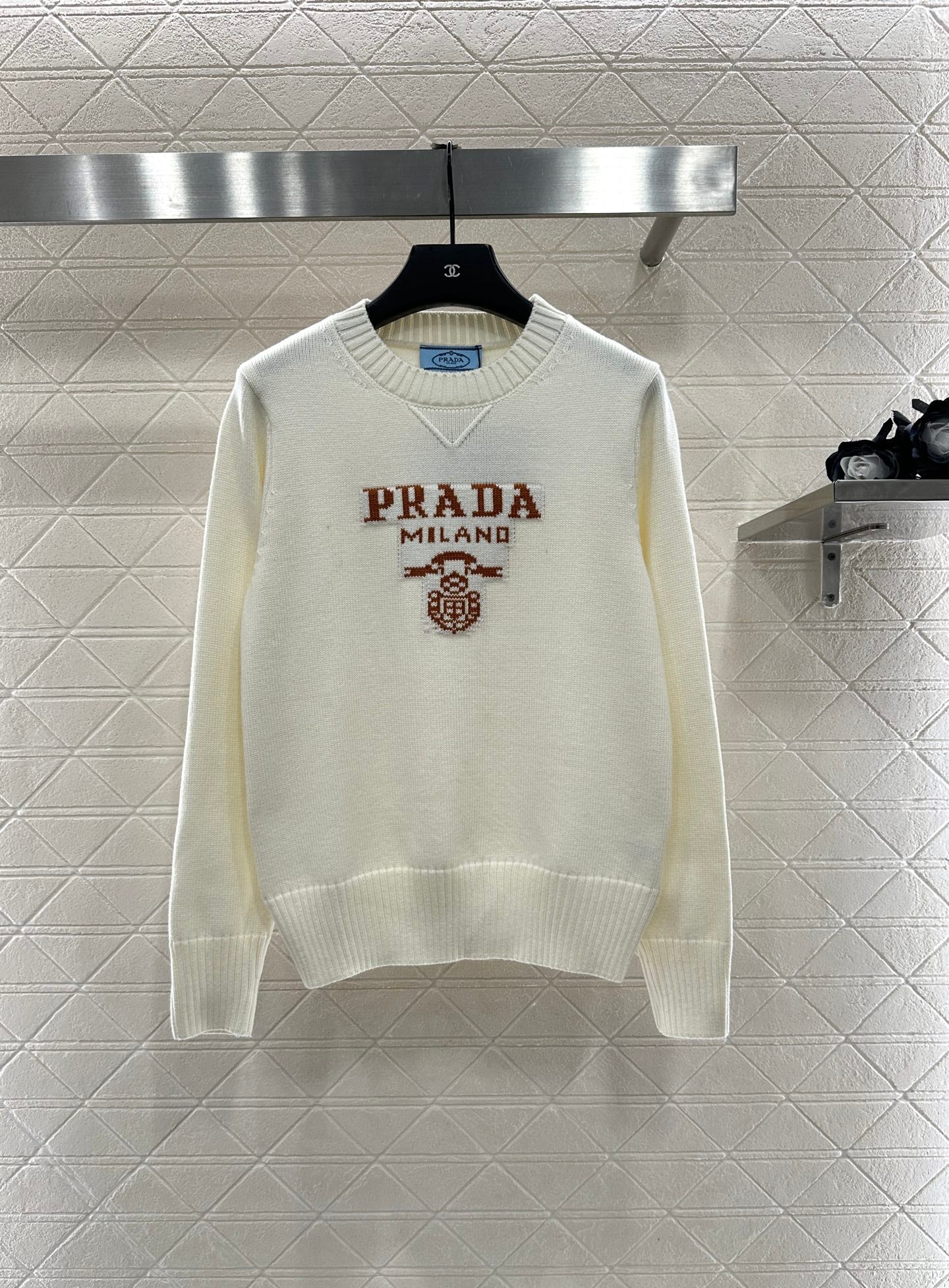 Logo loose pullover sweater