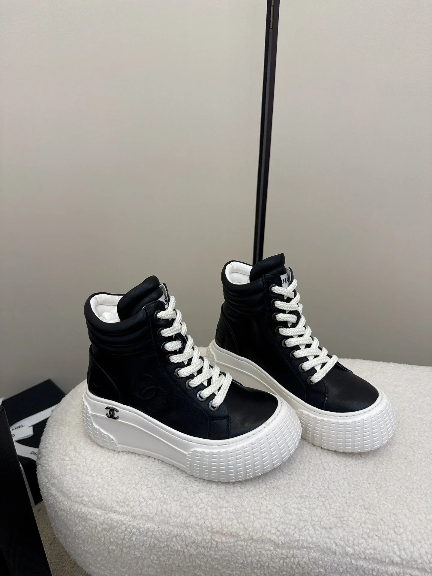 25 Thick soled mid top casual shoes