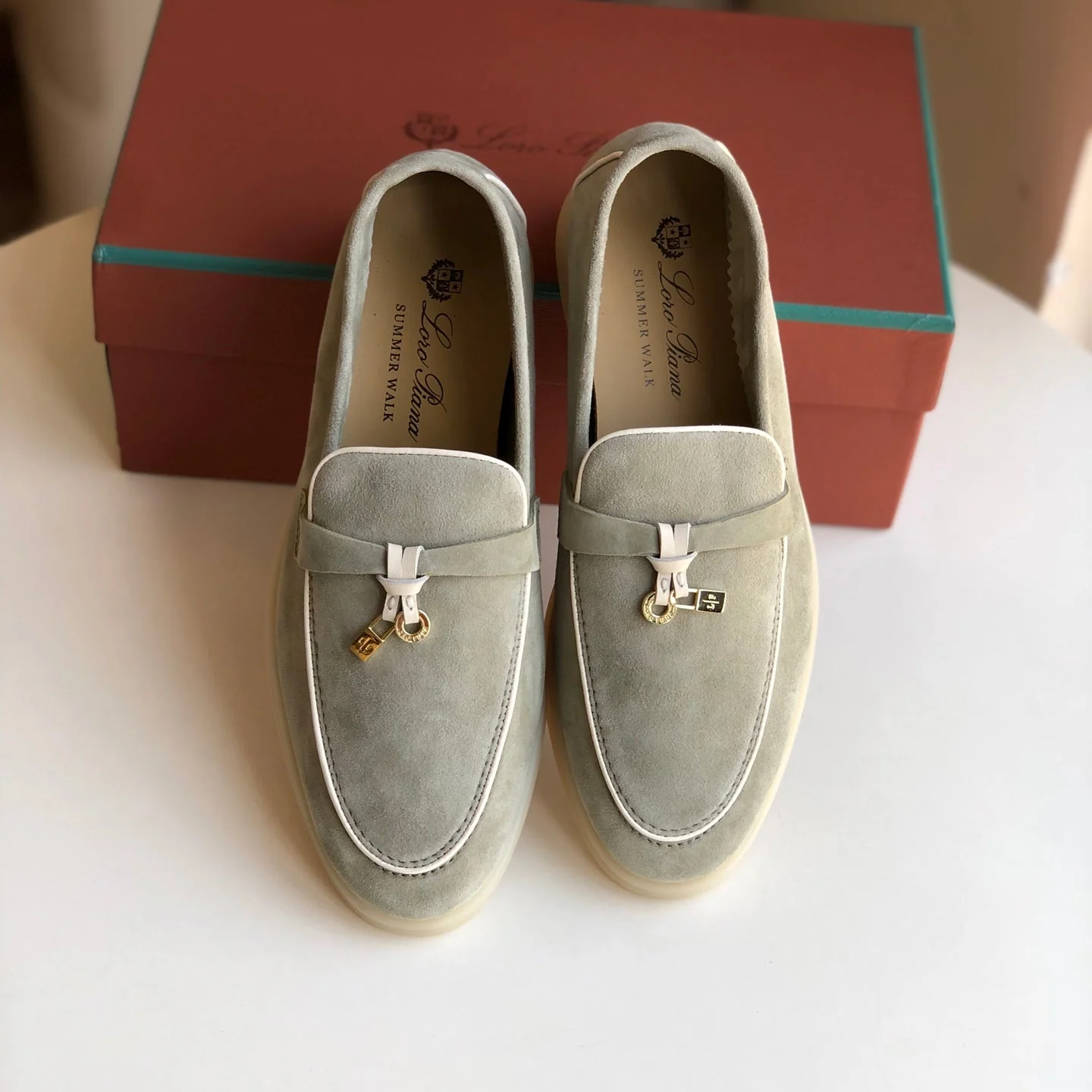 25A loafers