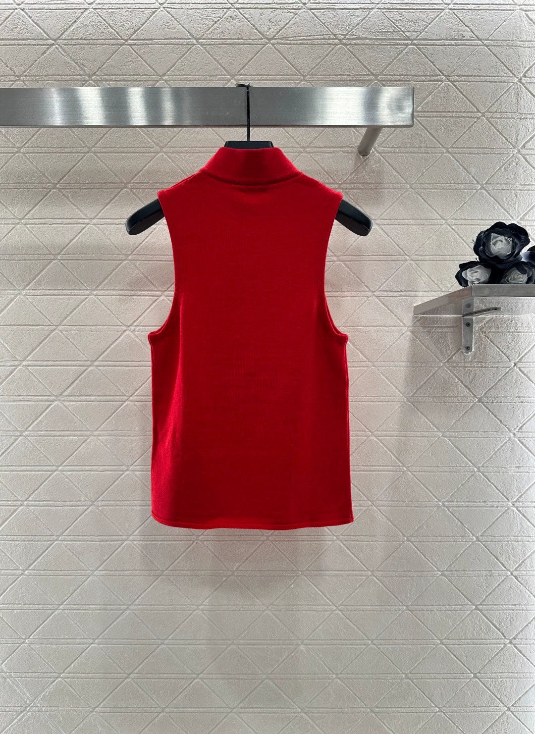 Small stand collar knitted vest