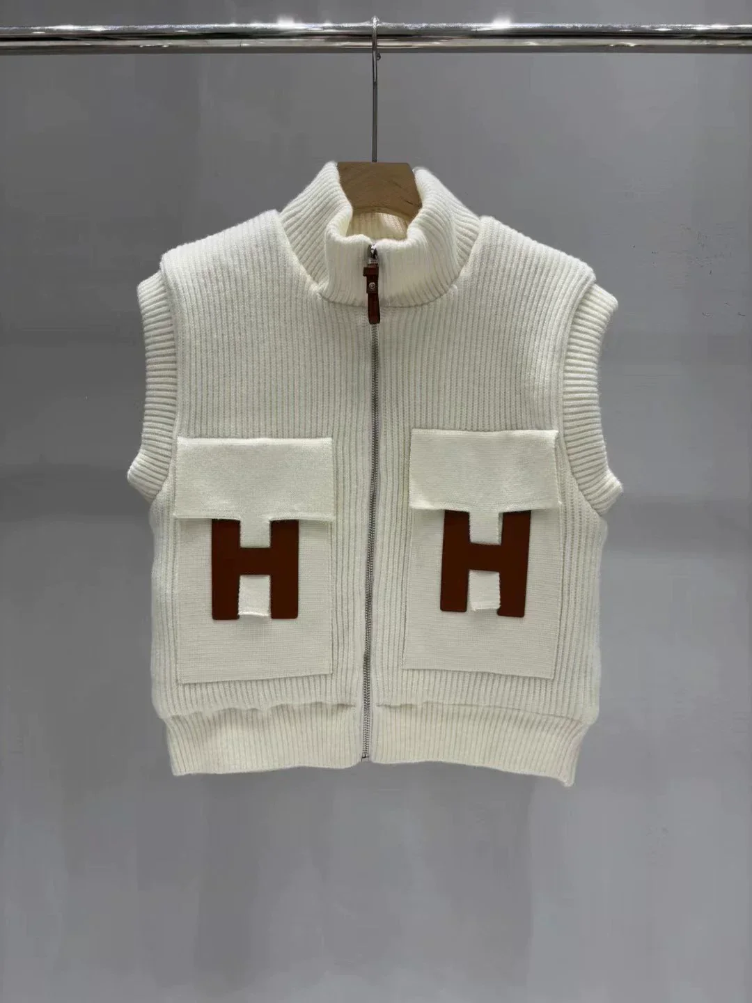 Sleeveless knitted vest