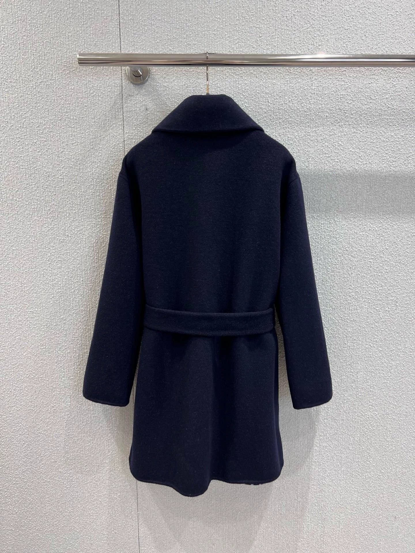 Pig nose button medium long cashmere coat