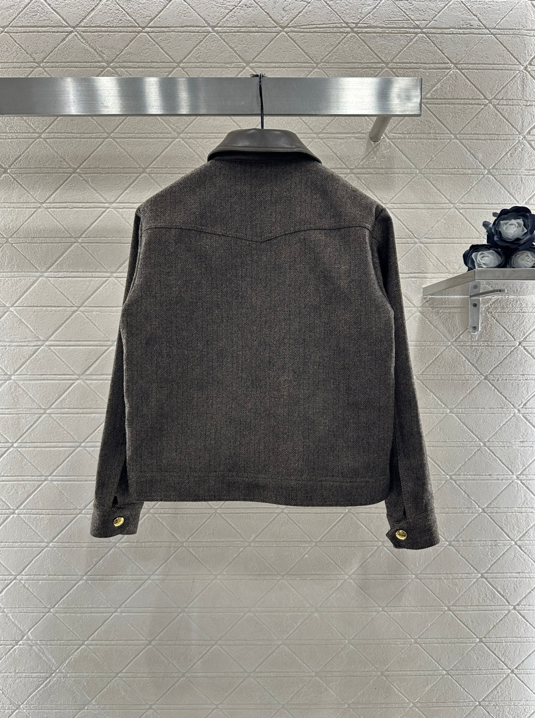 Collar jacket with patchwork leather