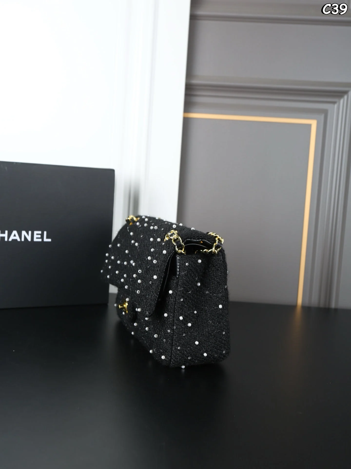 New tweed pearl chain shoulder bag