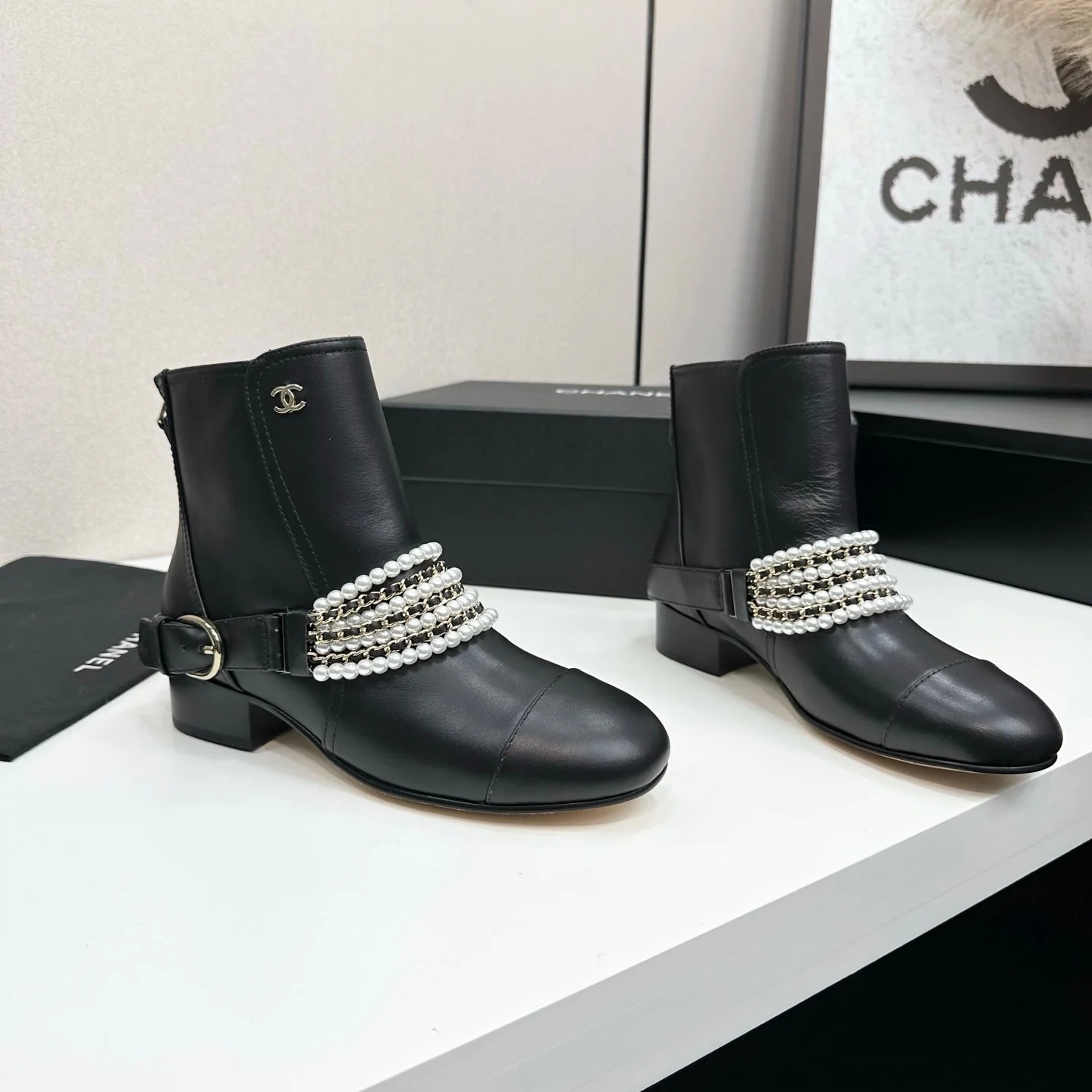 25 New sheepskin short boots