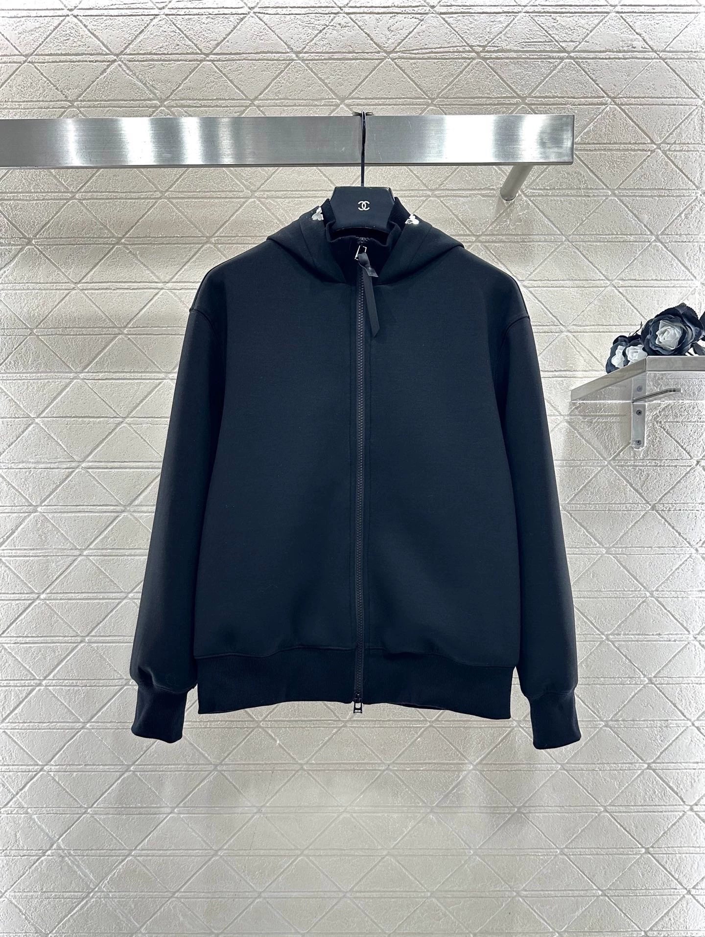 Hooded metal logo set