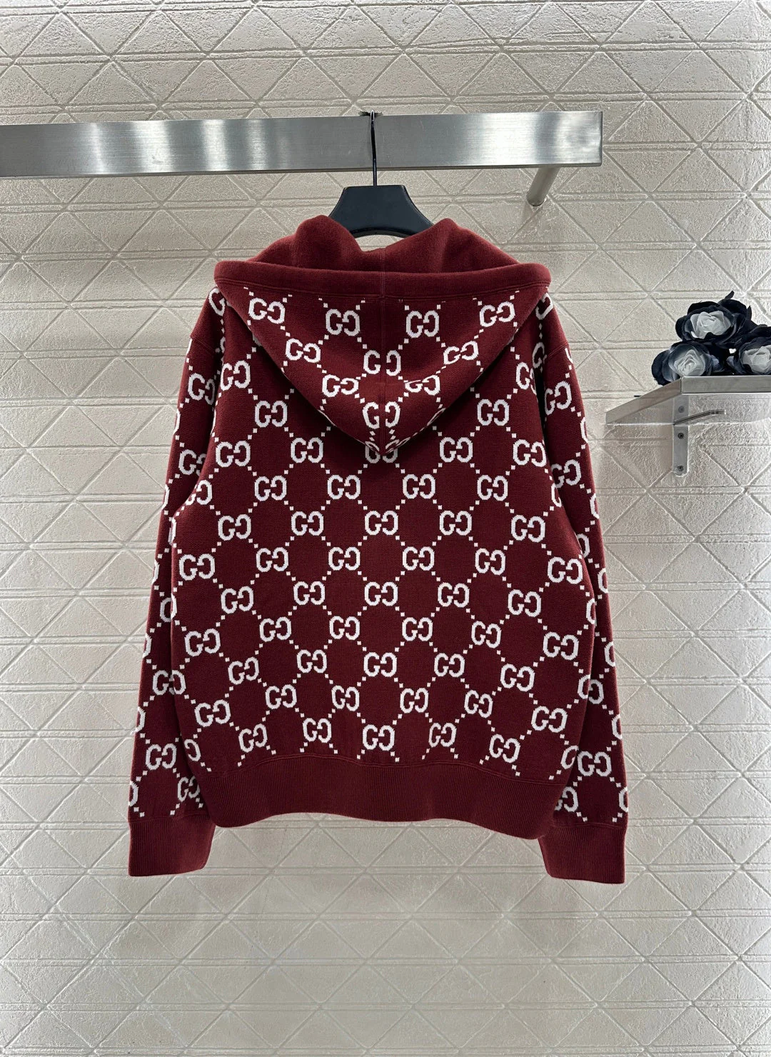 Wear a double G jacquard knitted hooded jacket on both sides