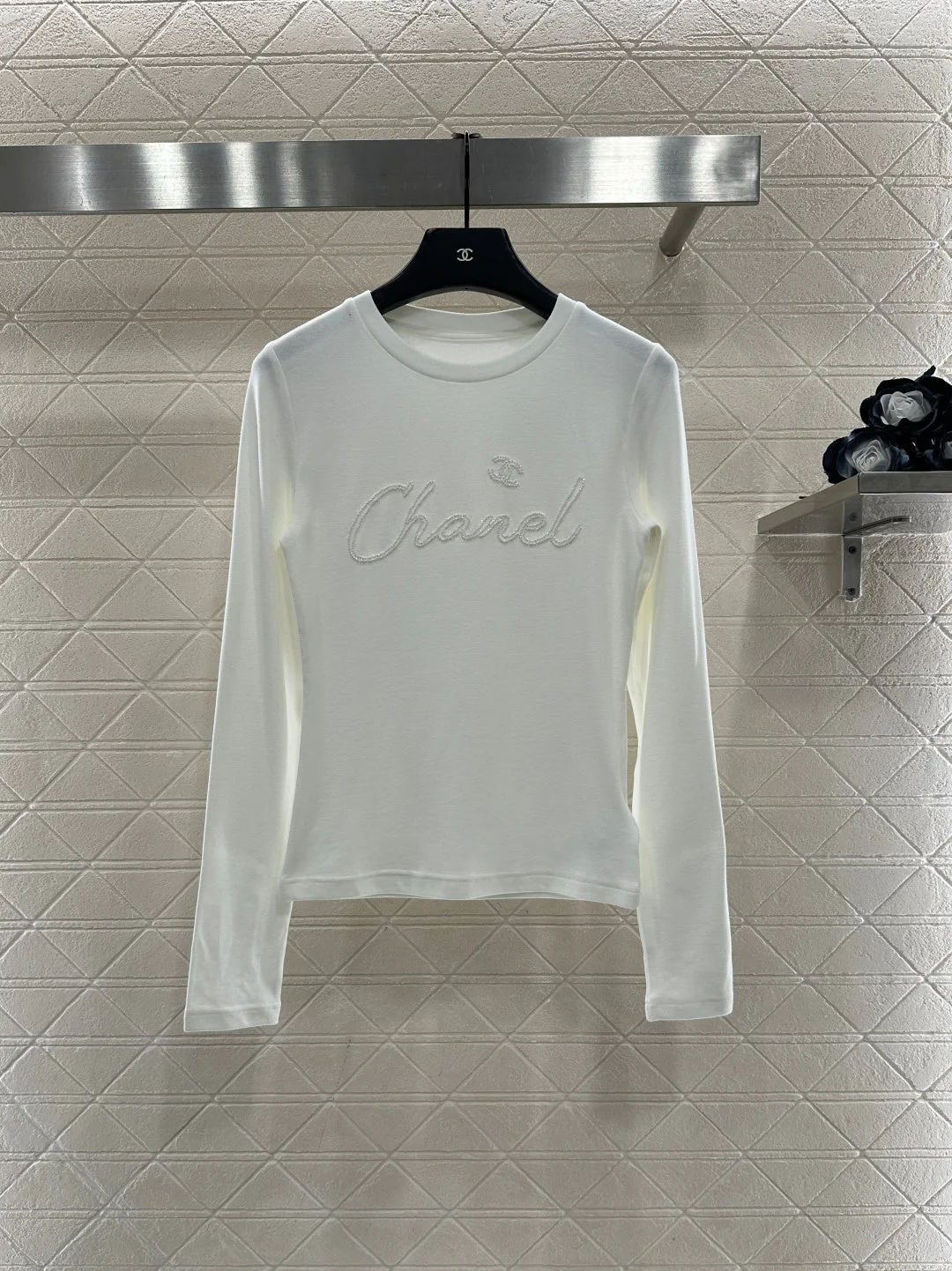 Suede round neck nail bead long sleeved shirt