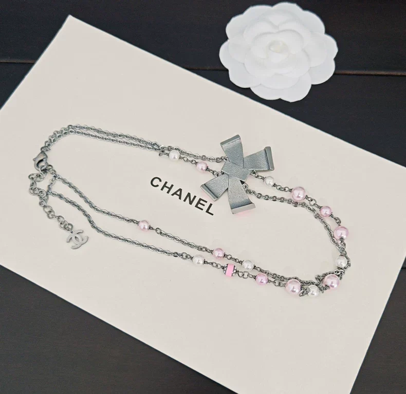 Double layered bow necklace