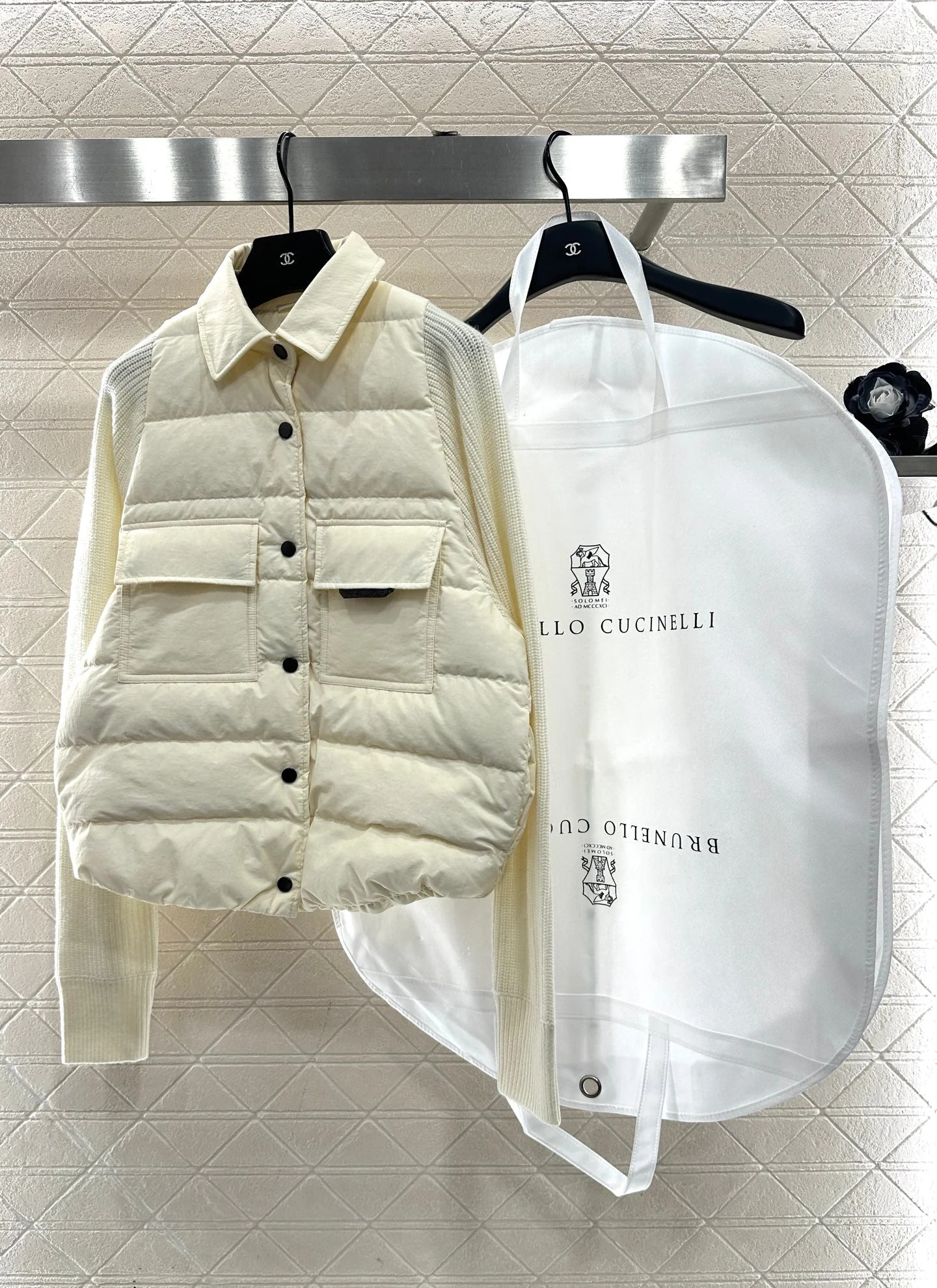 Knitted patchwork lapel down jacket