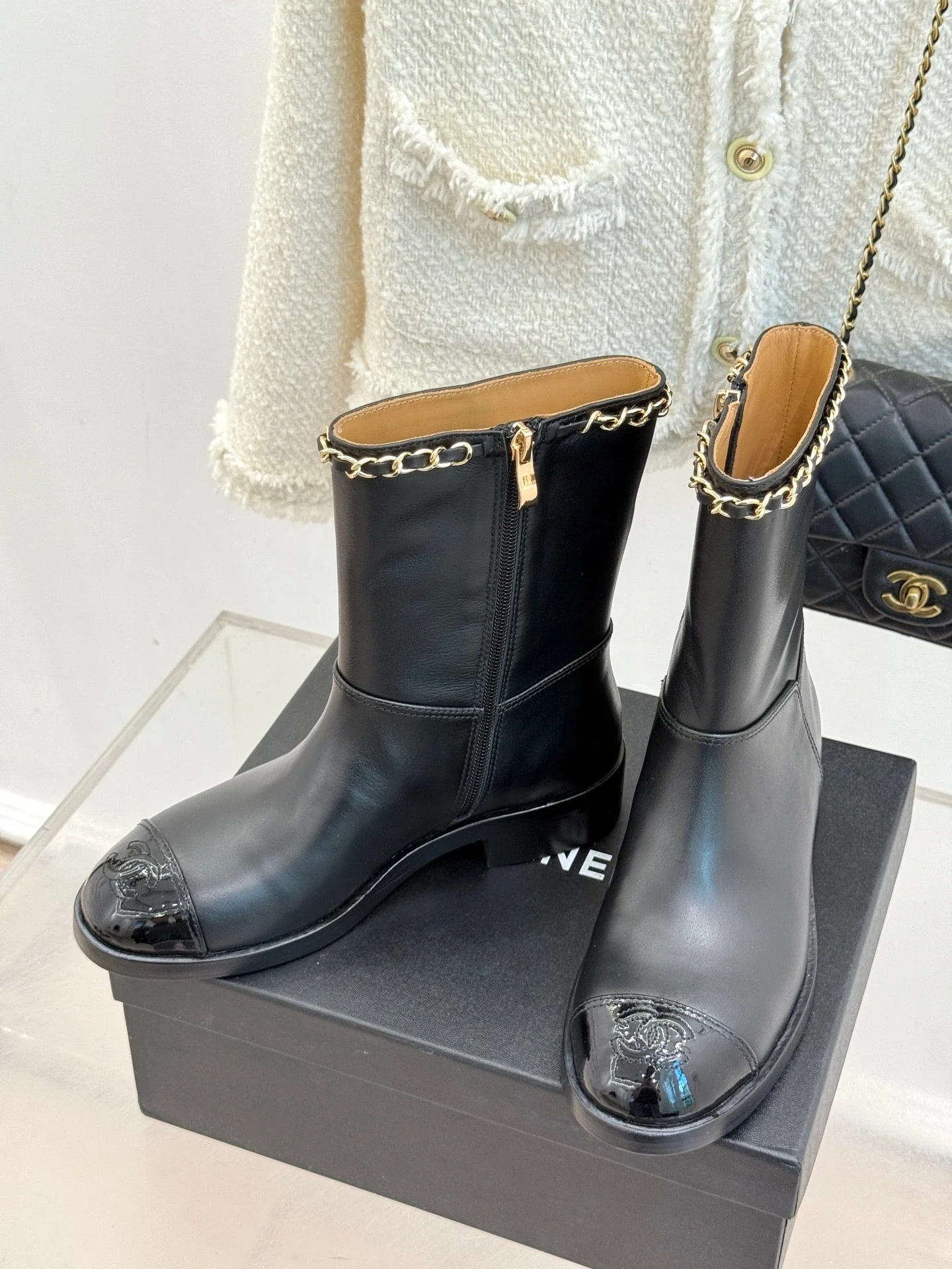 25 New product chain thick heel short boots