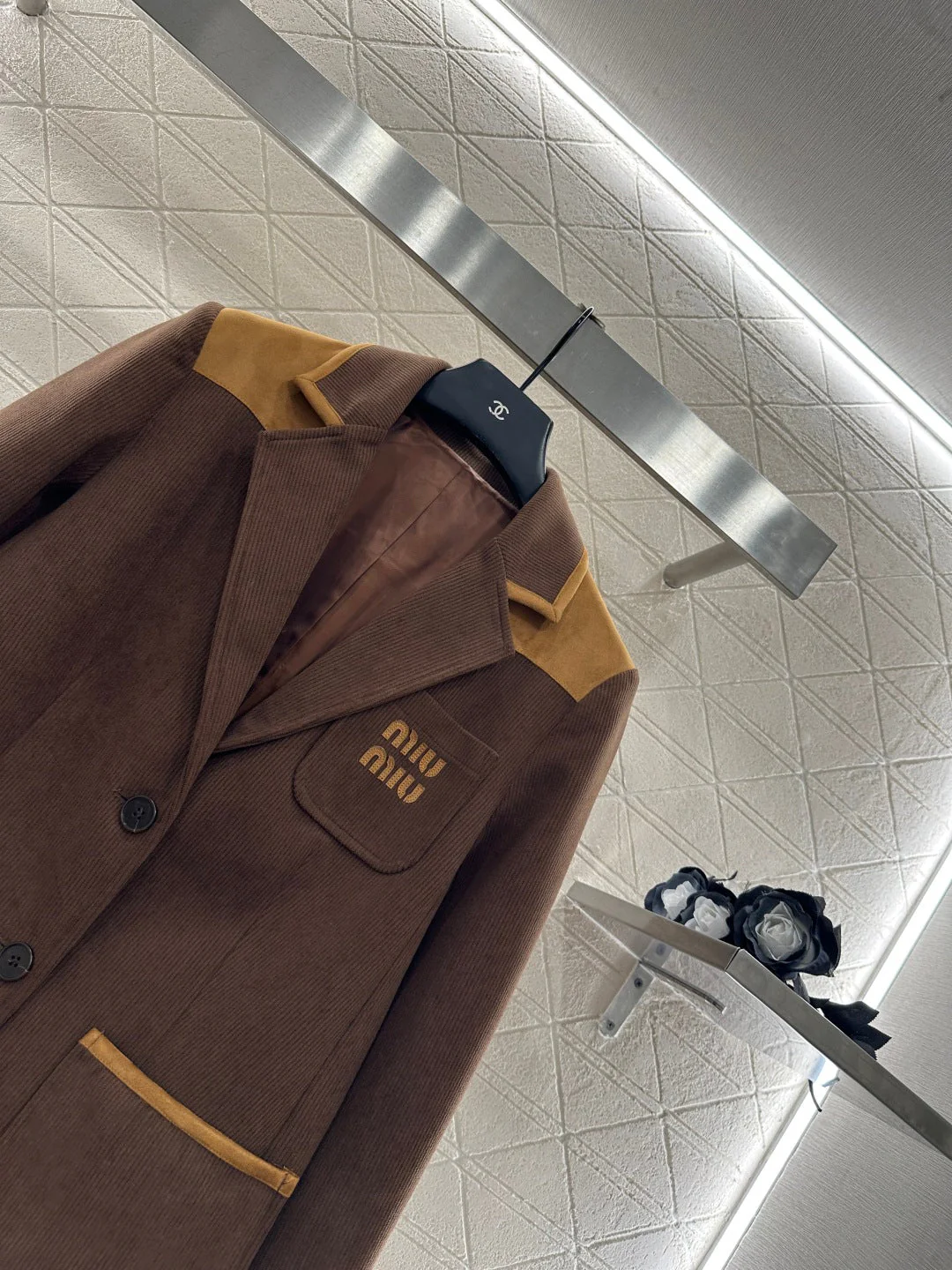 Corduroy contrasting coat