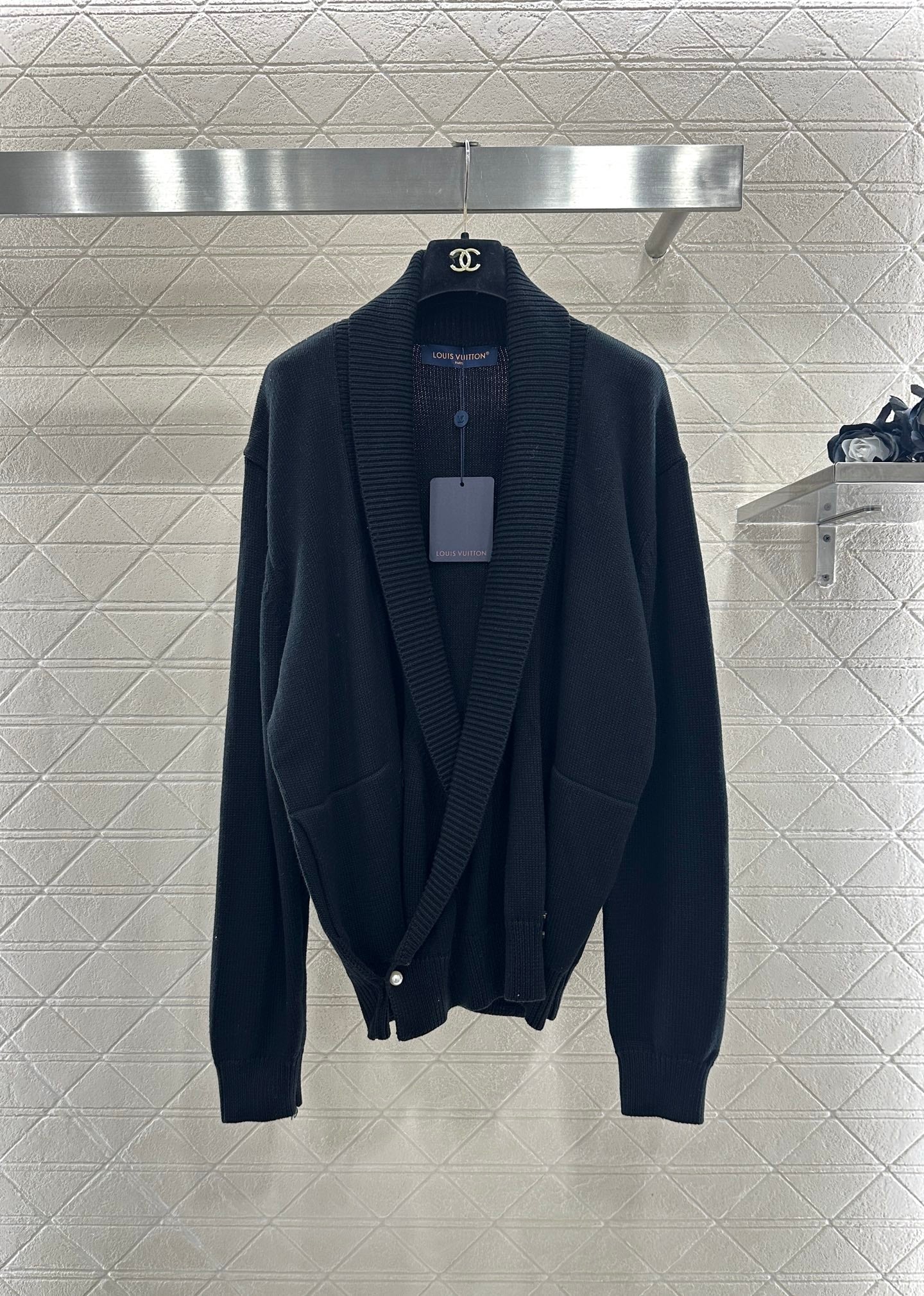 Knitted wool jacket with collar and open collar