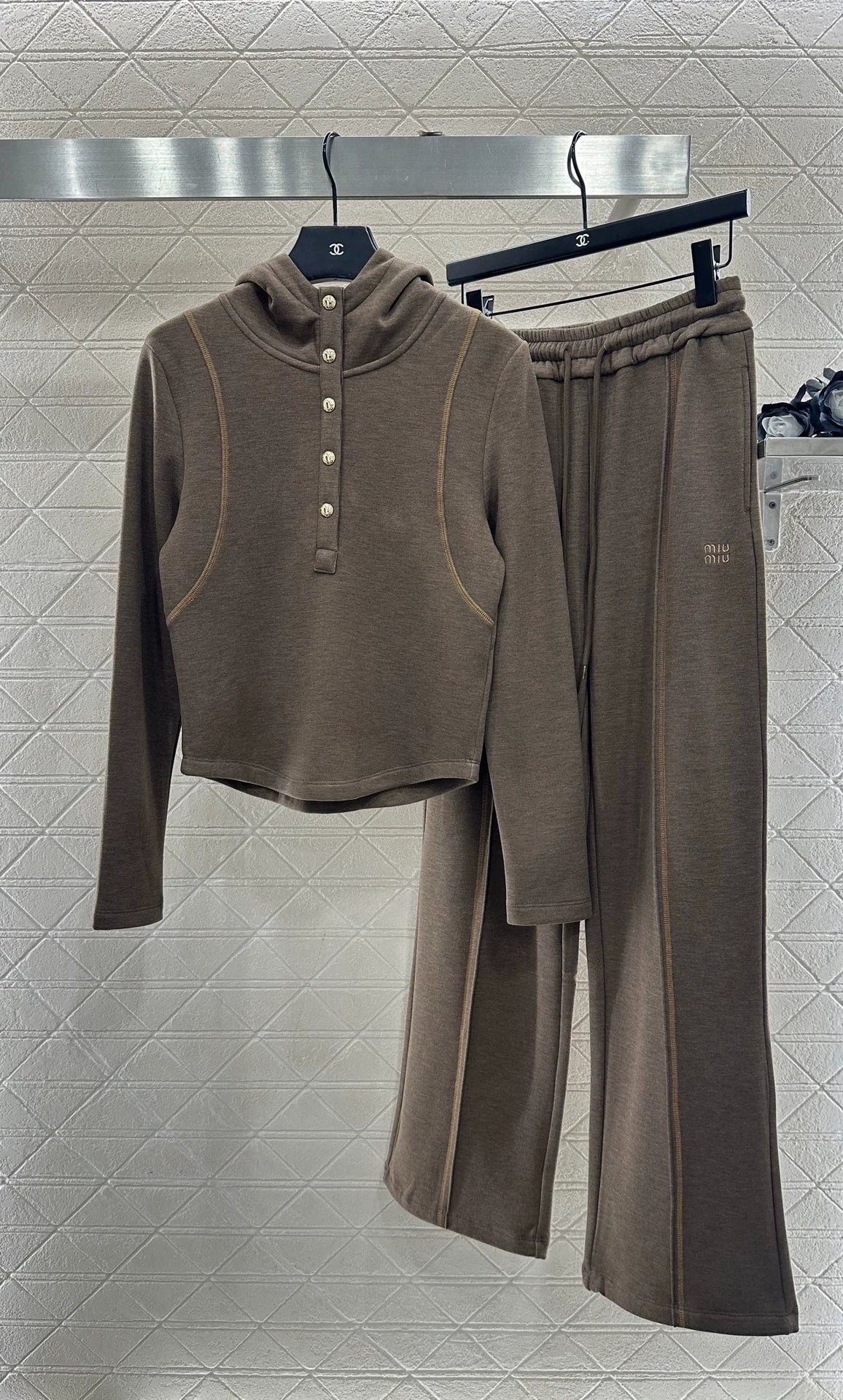 Half open hooded set