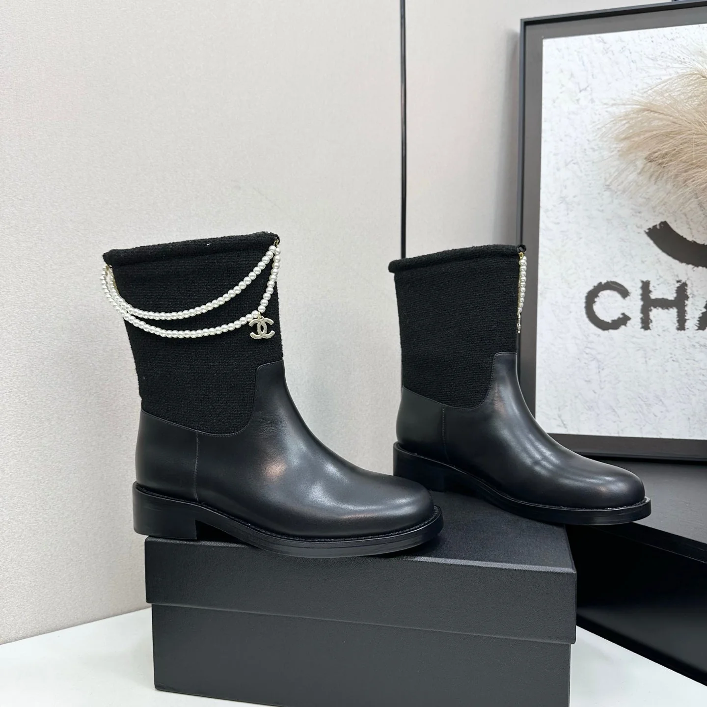 25 Pearl necklace decoration, thick soled short boots