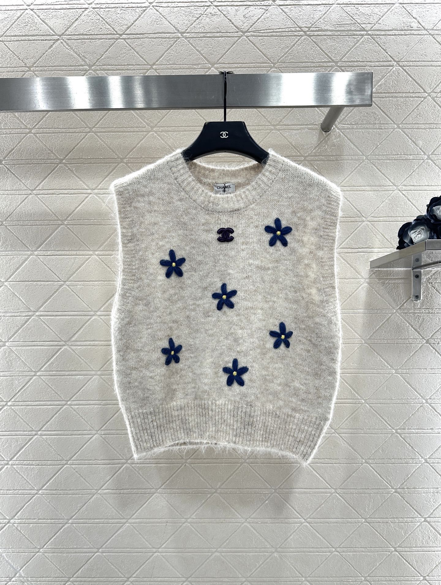 3D flower knitted vest