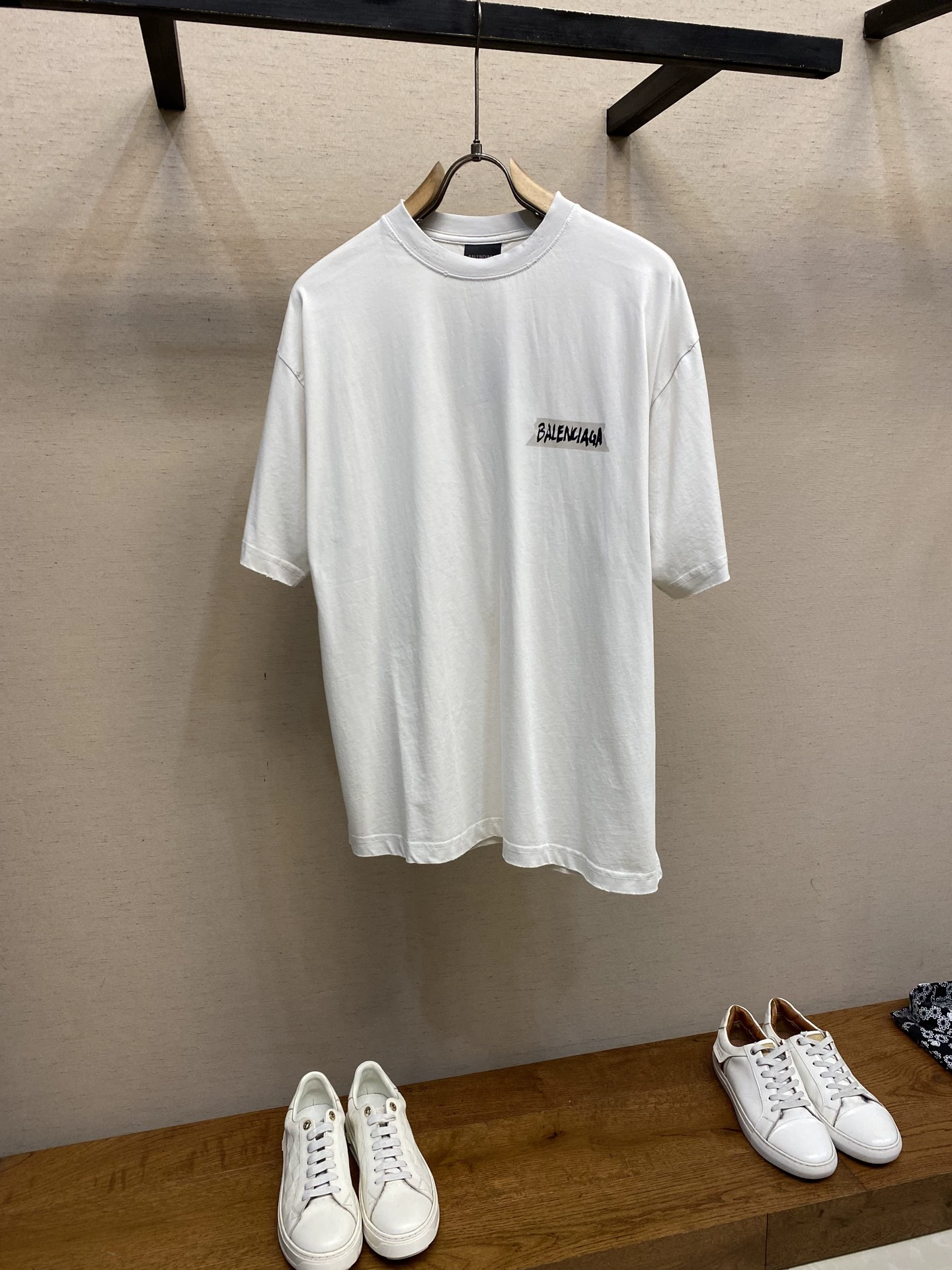Tape-printed short-sleeved T-shirt