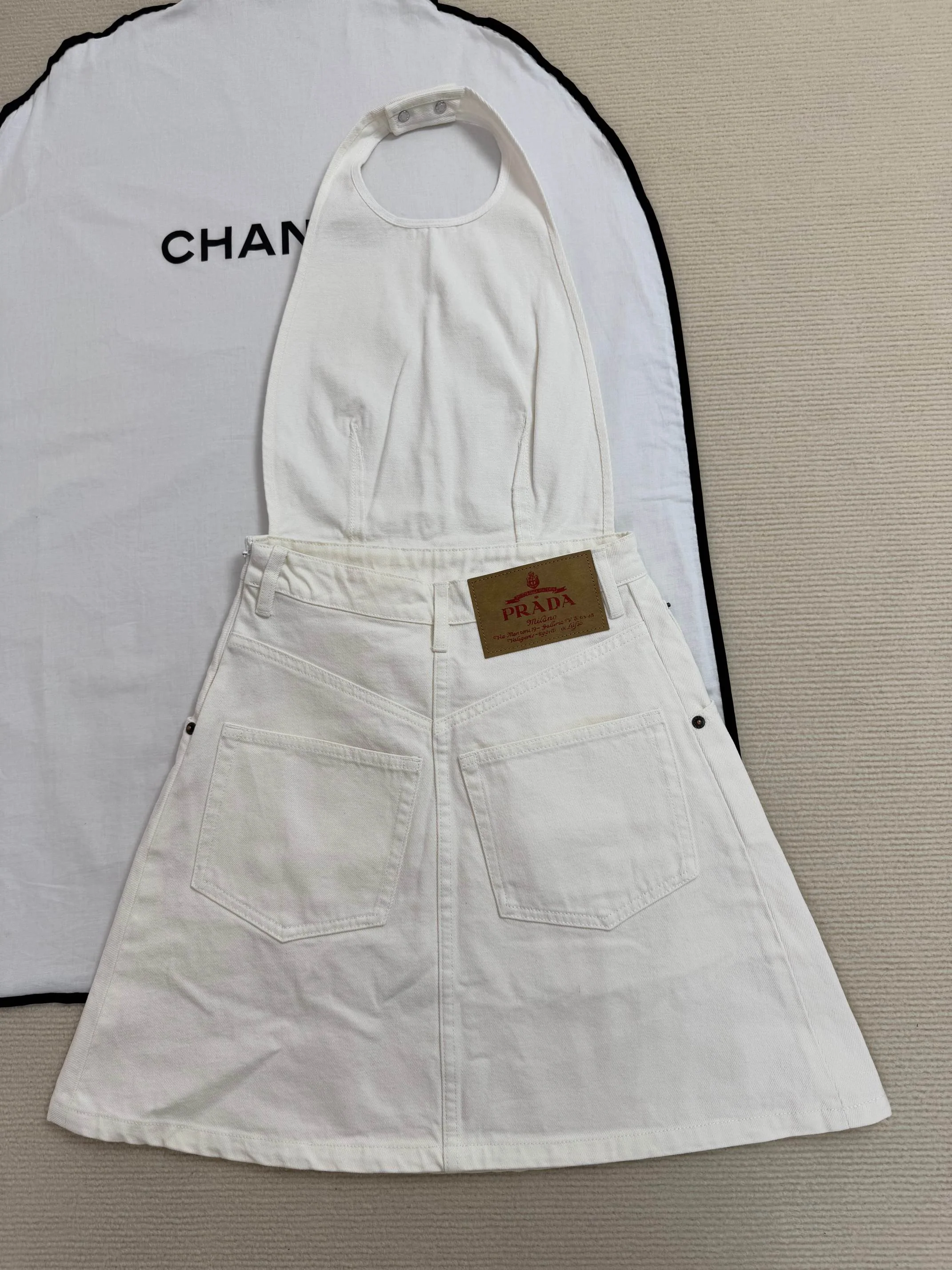 halter neck backless dress