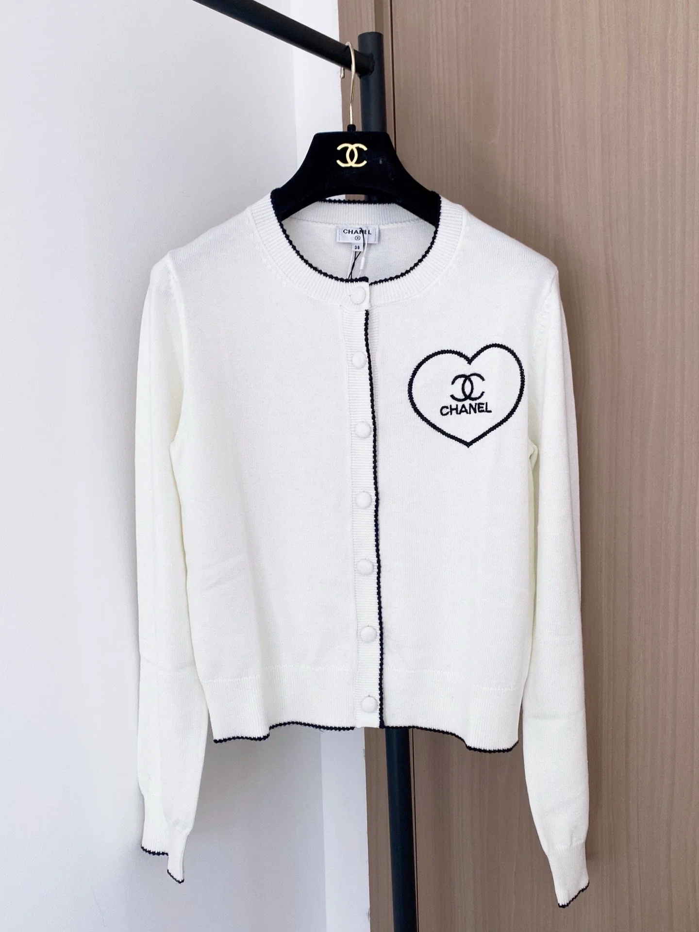 Heart-patterned knitted cardigan