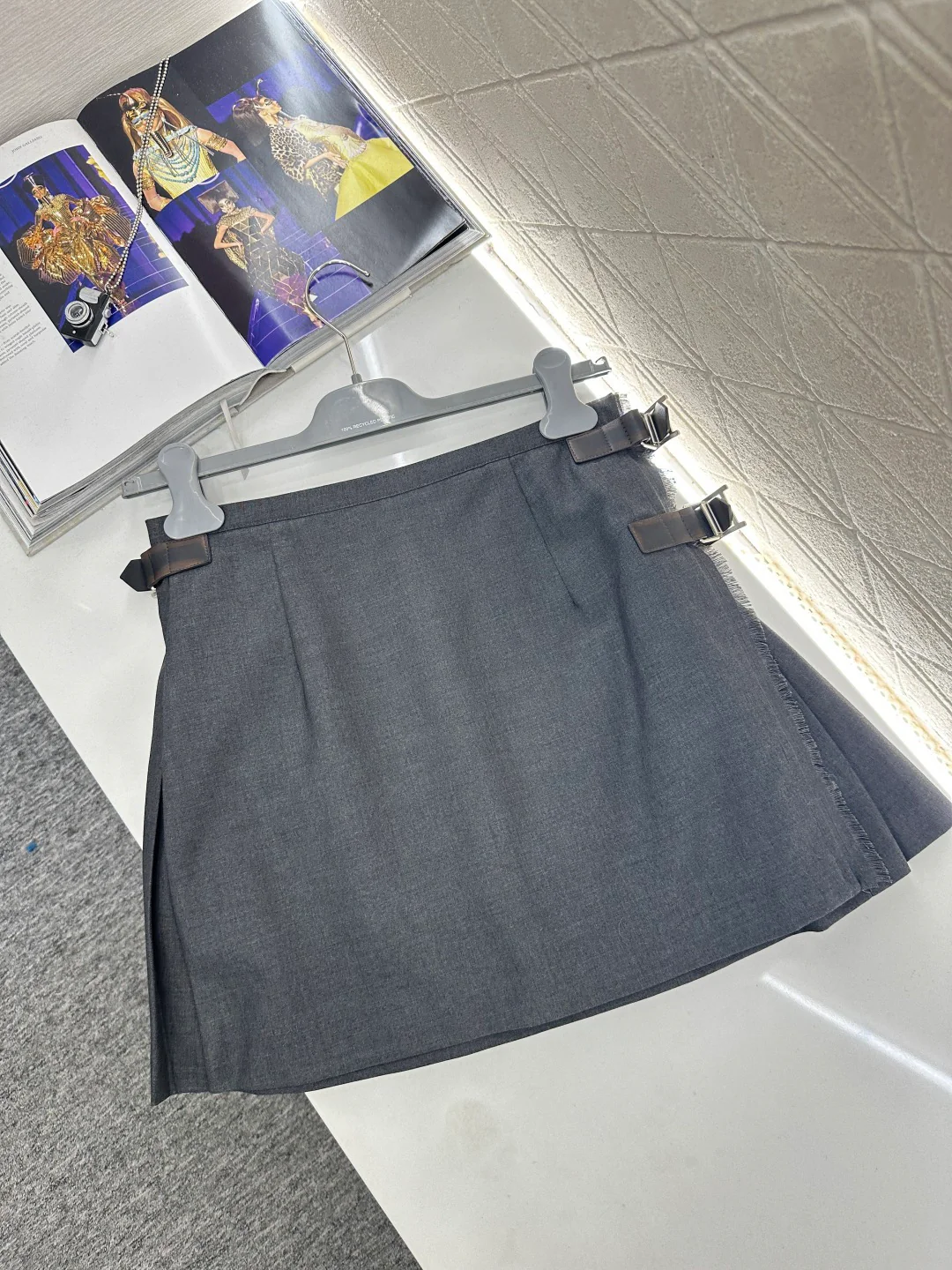 High-waisted pleated mini skirt